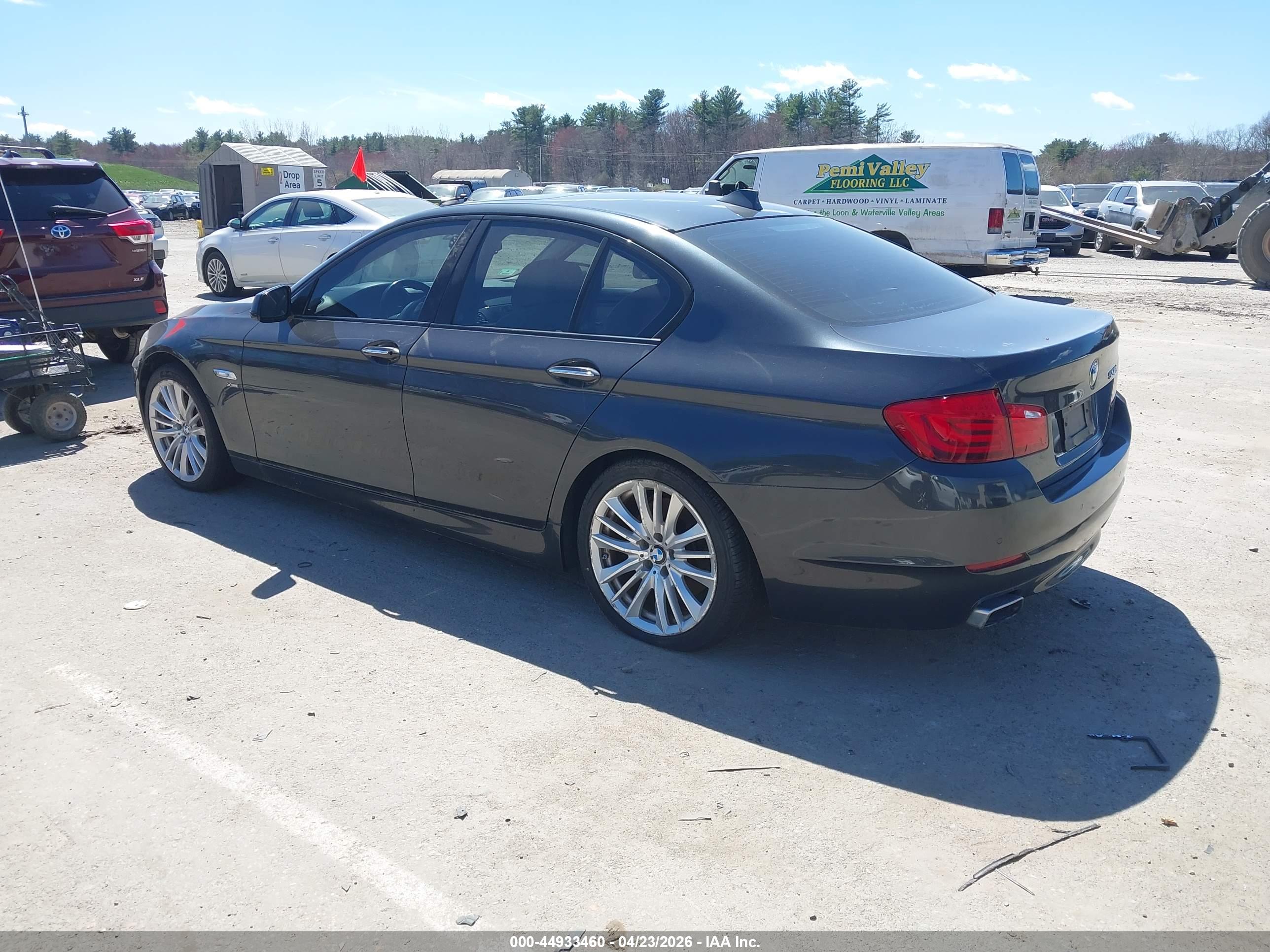 BMW 550I image 3