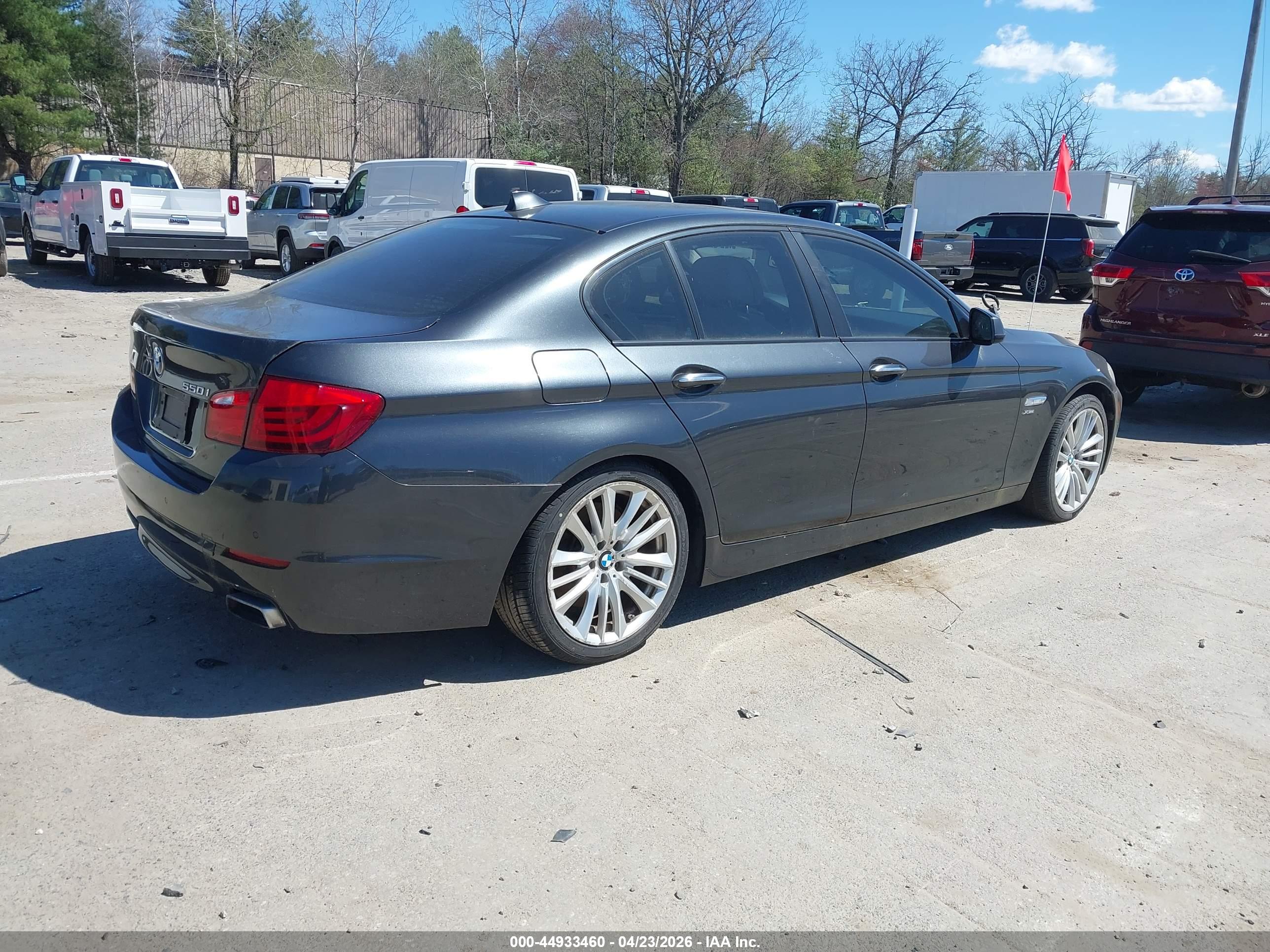 BMW 550I image 4