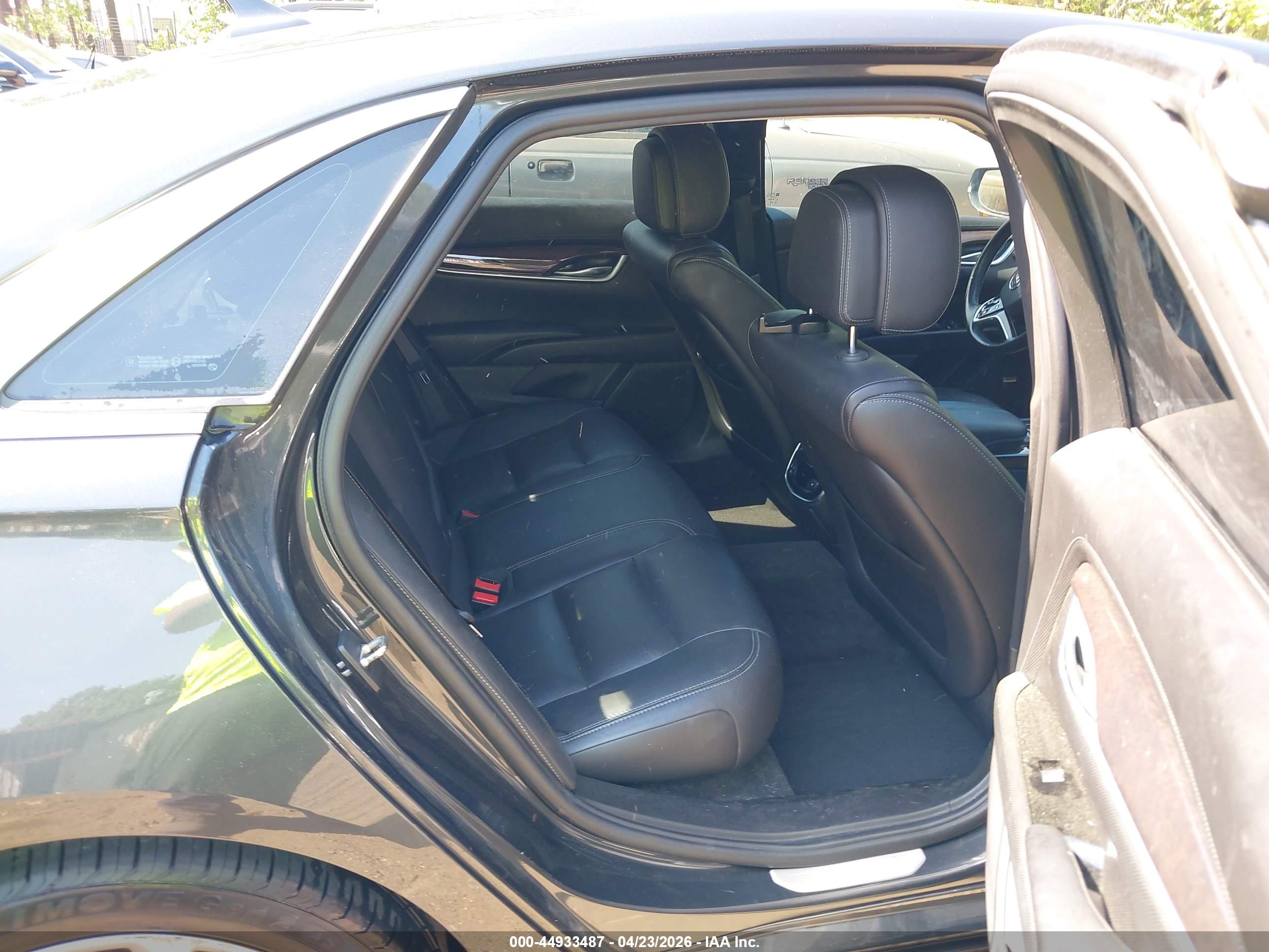 CADILLAC XTS image 8