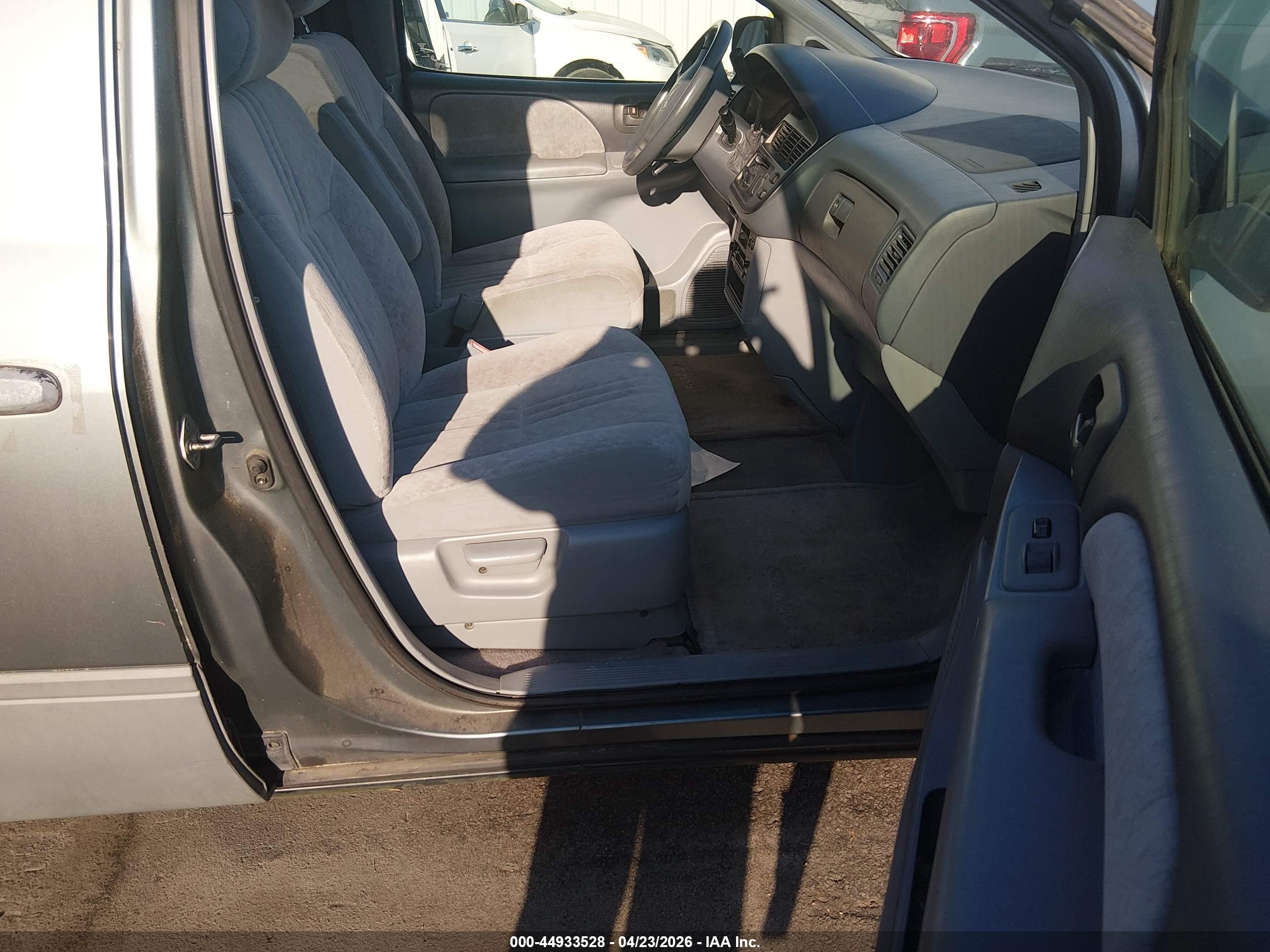 TOYOTA SIENNA image 5