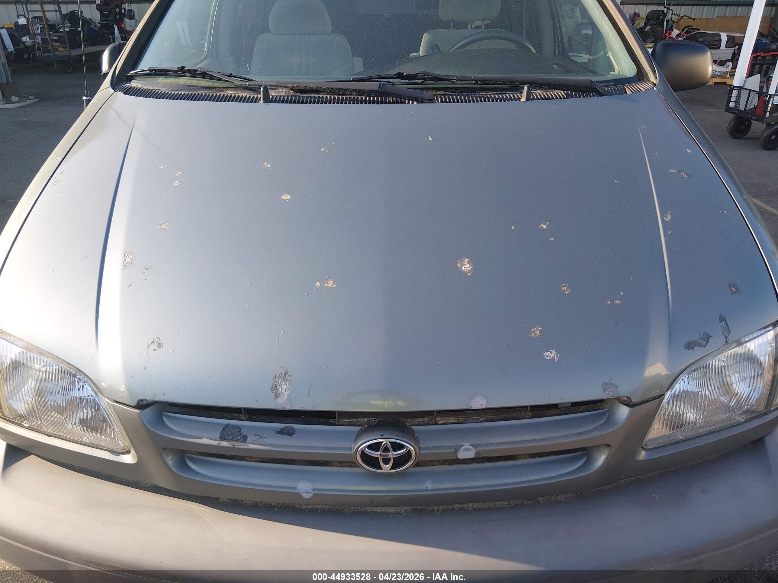TOYOTA SIENNA image 6