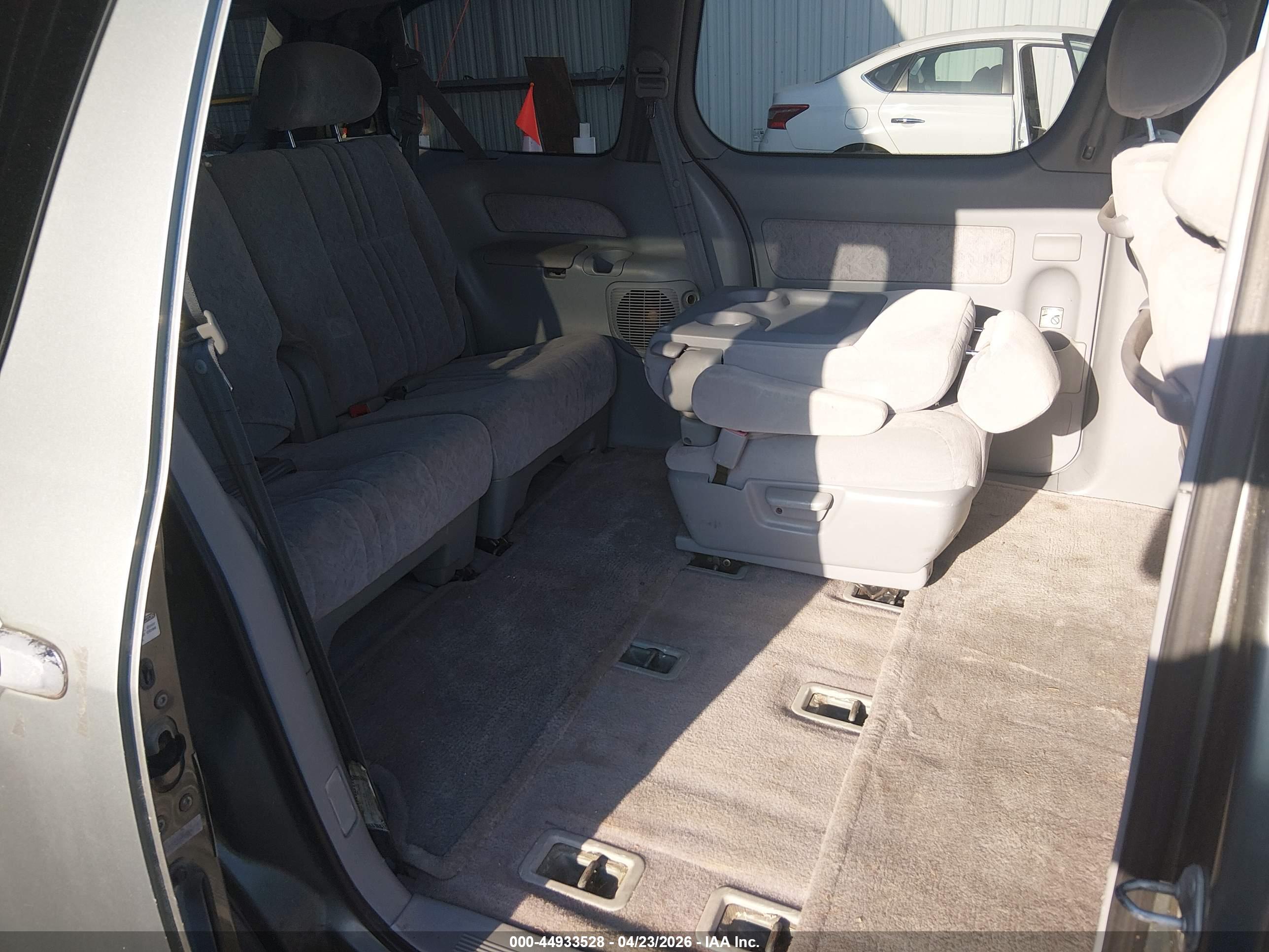 TOYOTA SIENNA image 8