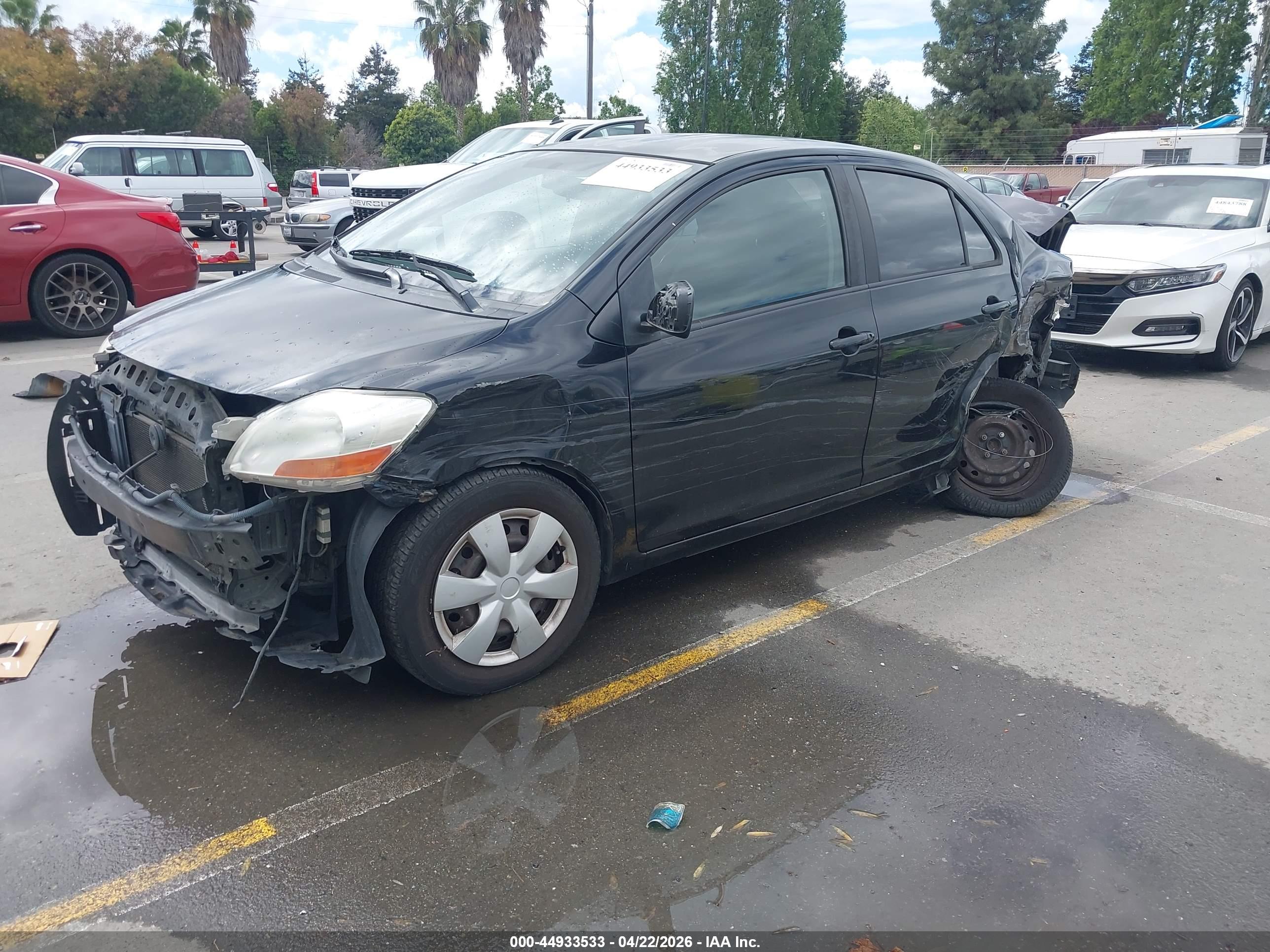 TOYOTA YARIS image 2