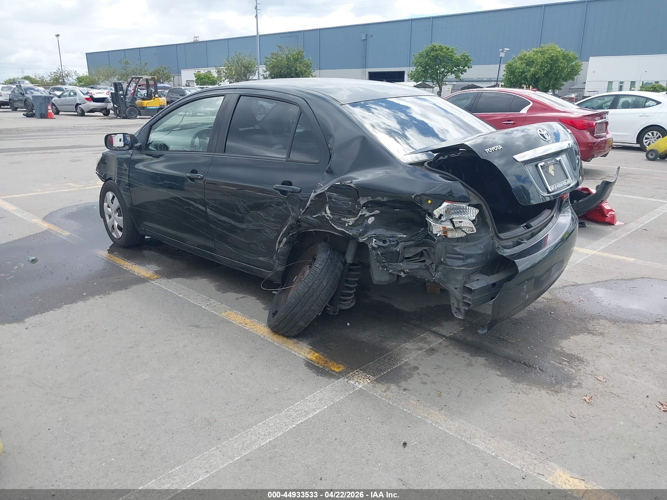TOYOTA YARIS image 3