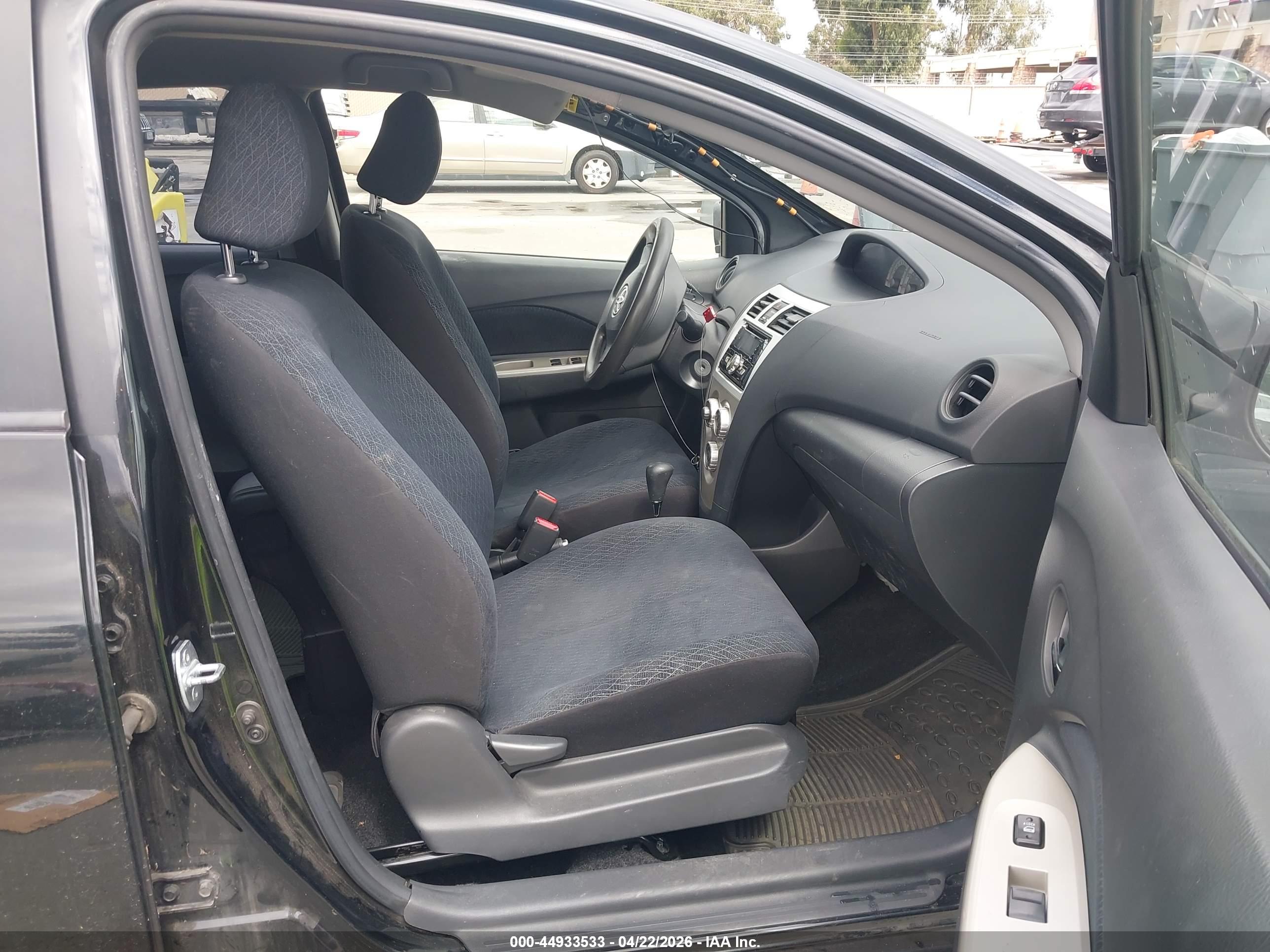 TOYOTA YARIS image 5