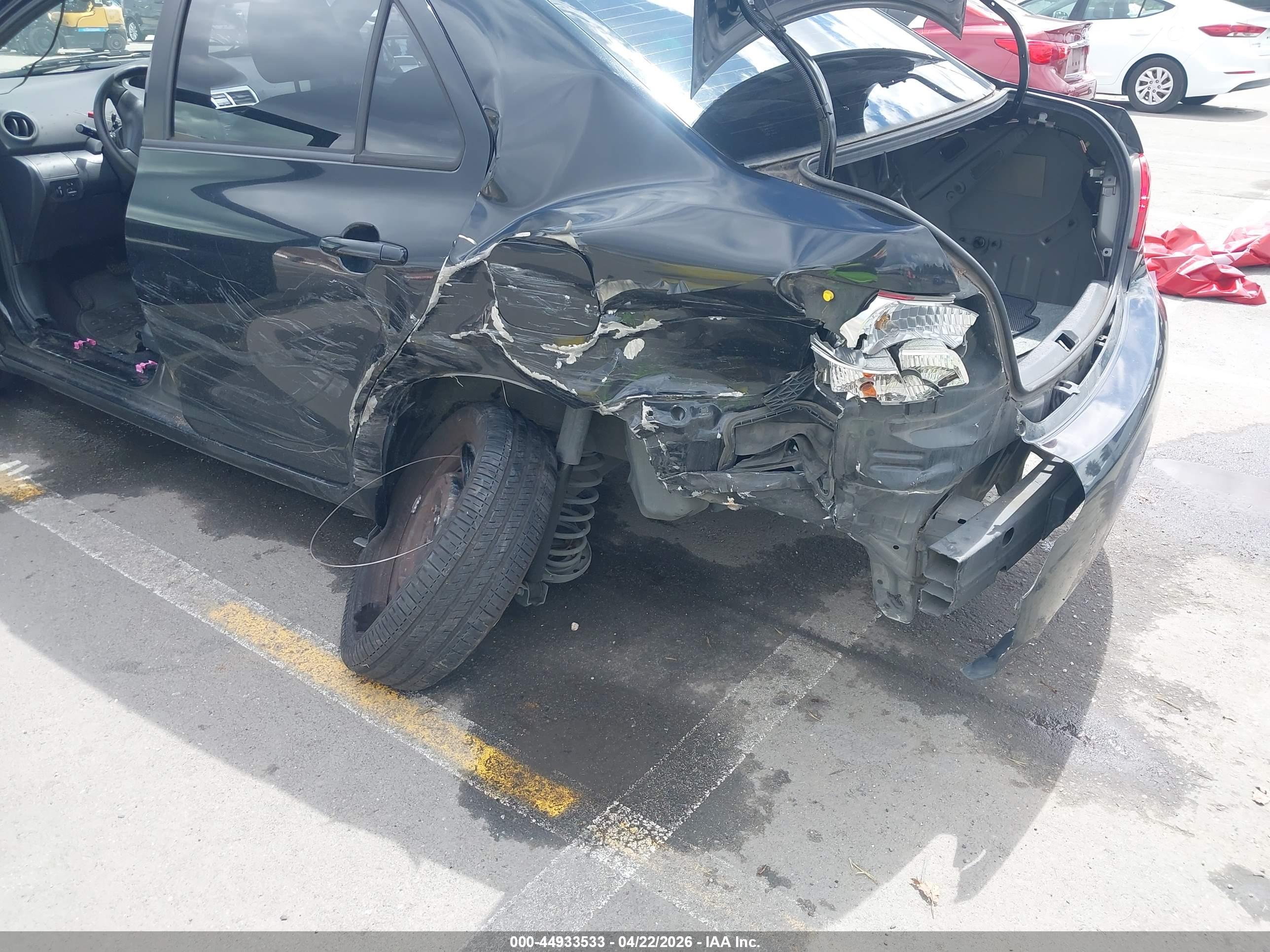 TOYOTA YARIS image 6