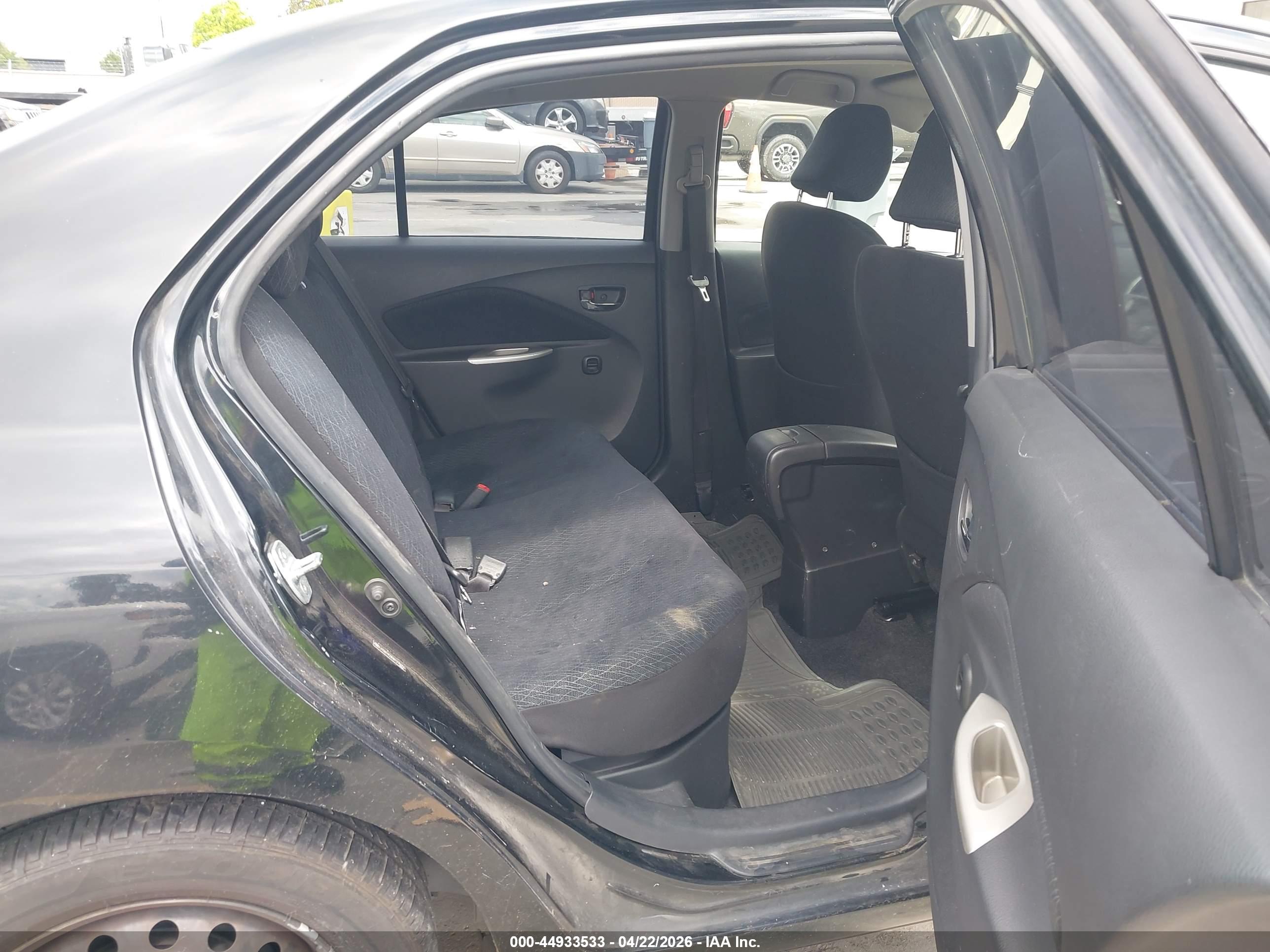 TOYOTA YARIS image 8