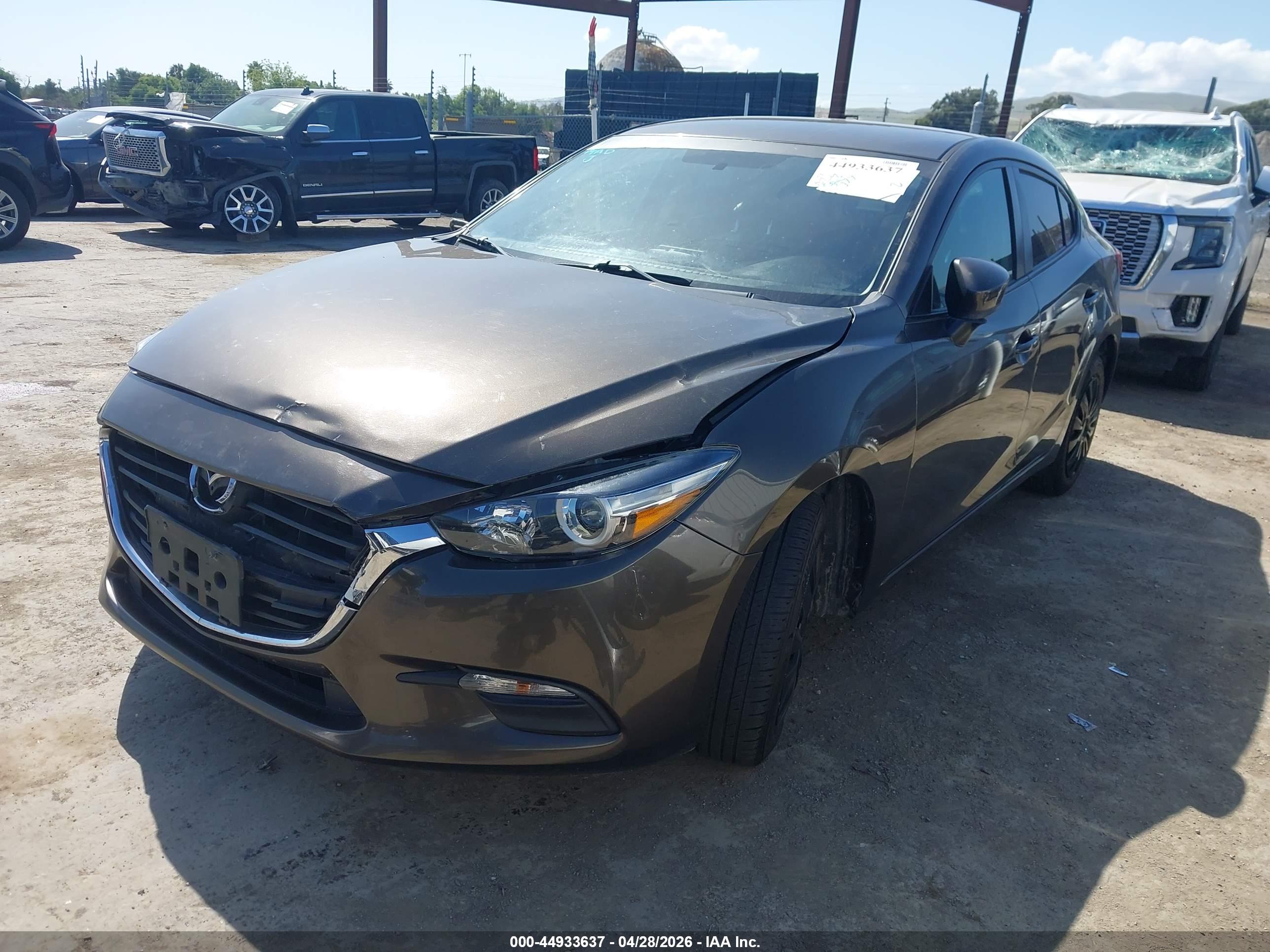 MAZDA MAZDA3 image 2