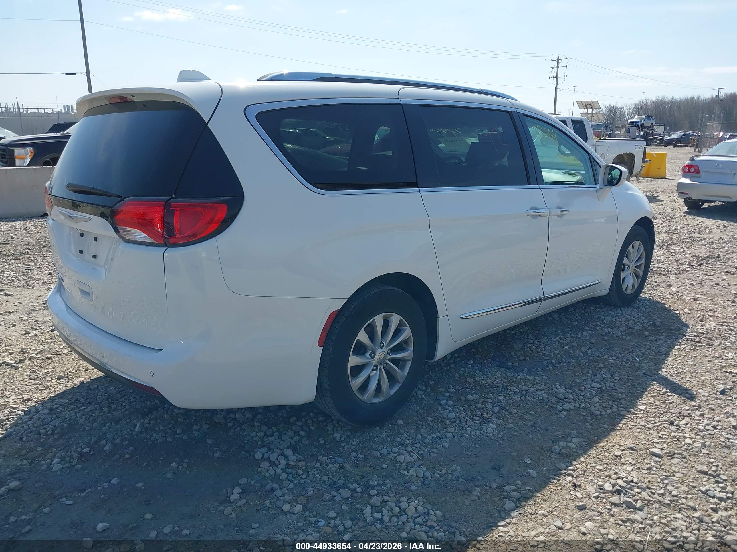 CHRYSLER PACIFICA image 4