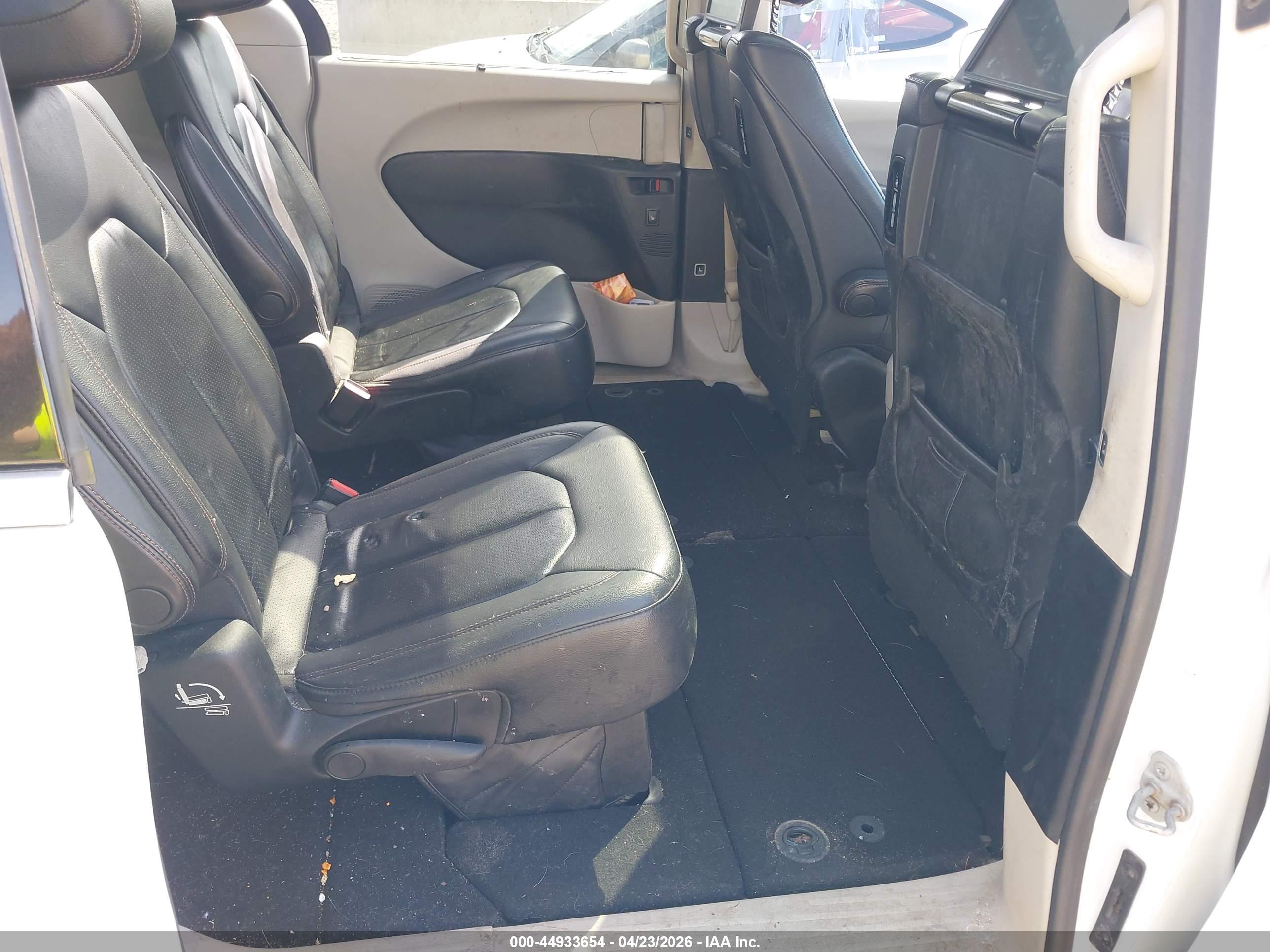 CHRYSLER PACIFICA image 8