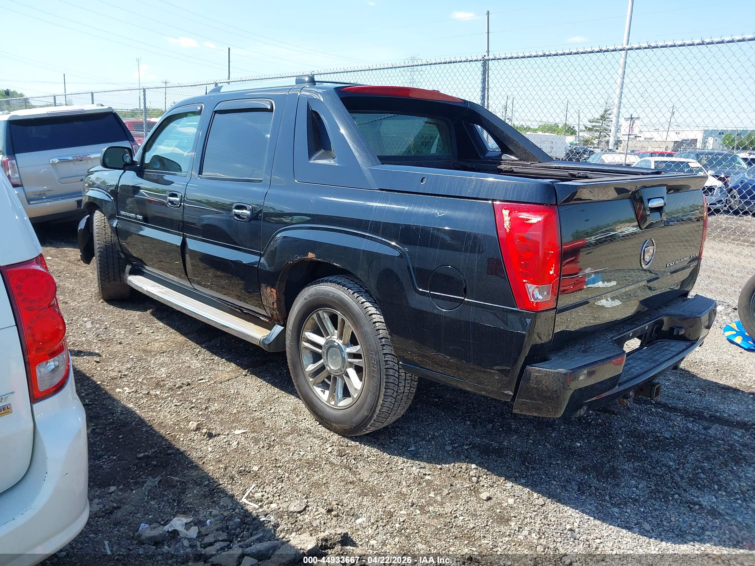 CADILLAC ESCALADE image 3
