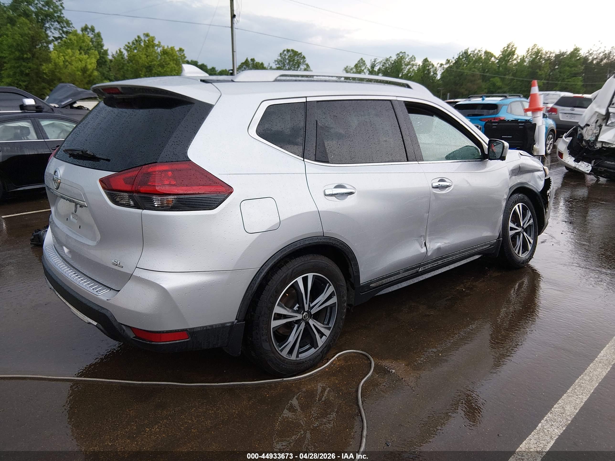 NISSAN ROGUE image 4