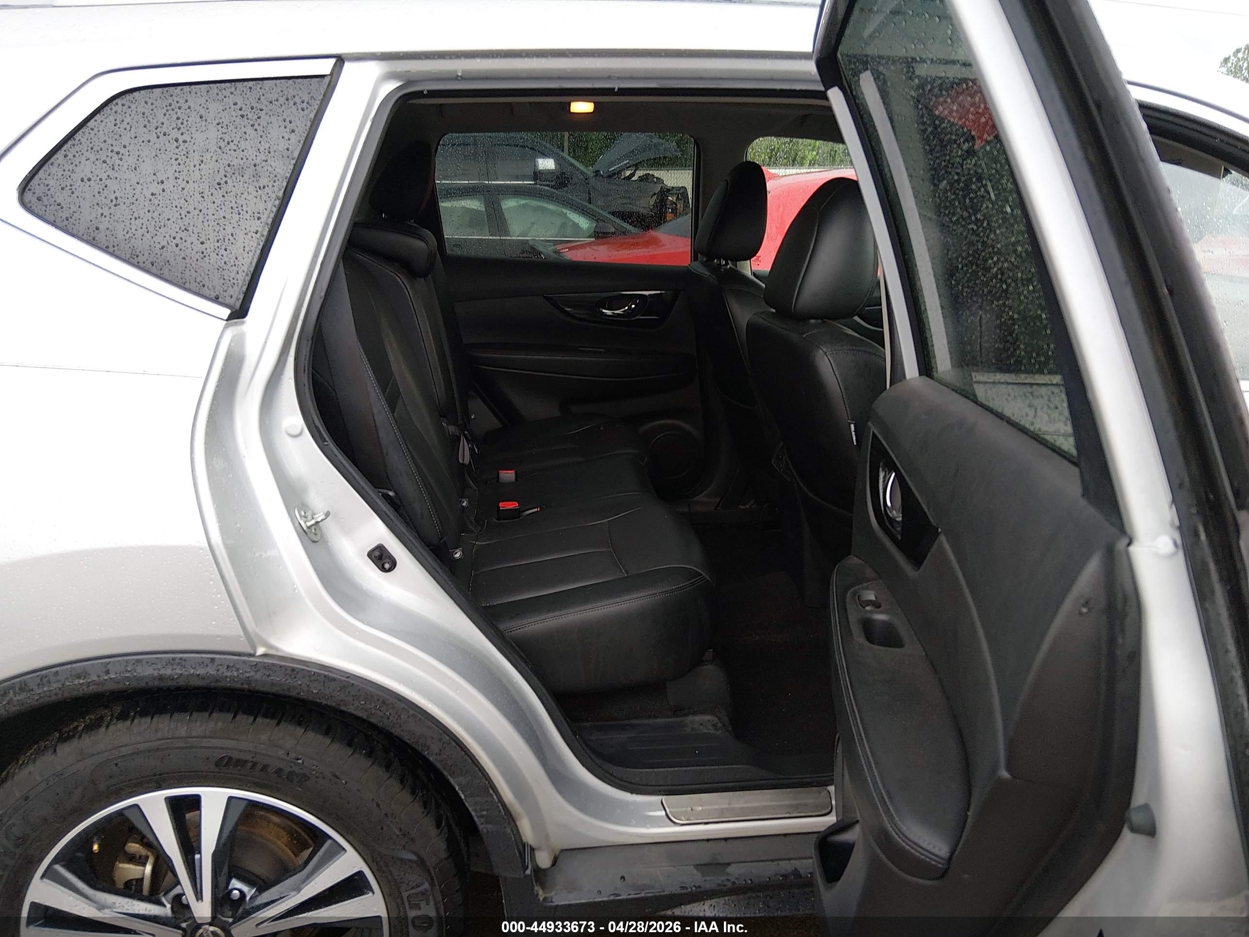NISSAN ROGUE image 8