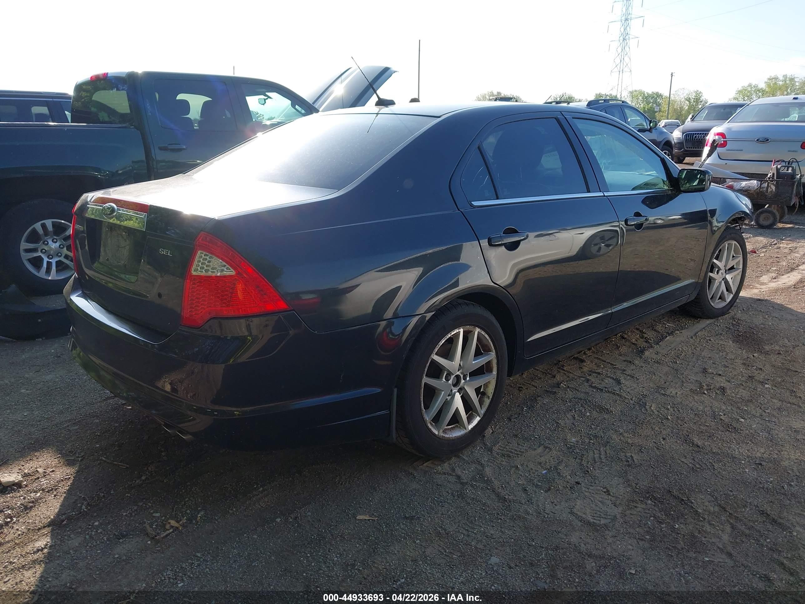 FORD FUSION image 4
