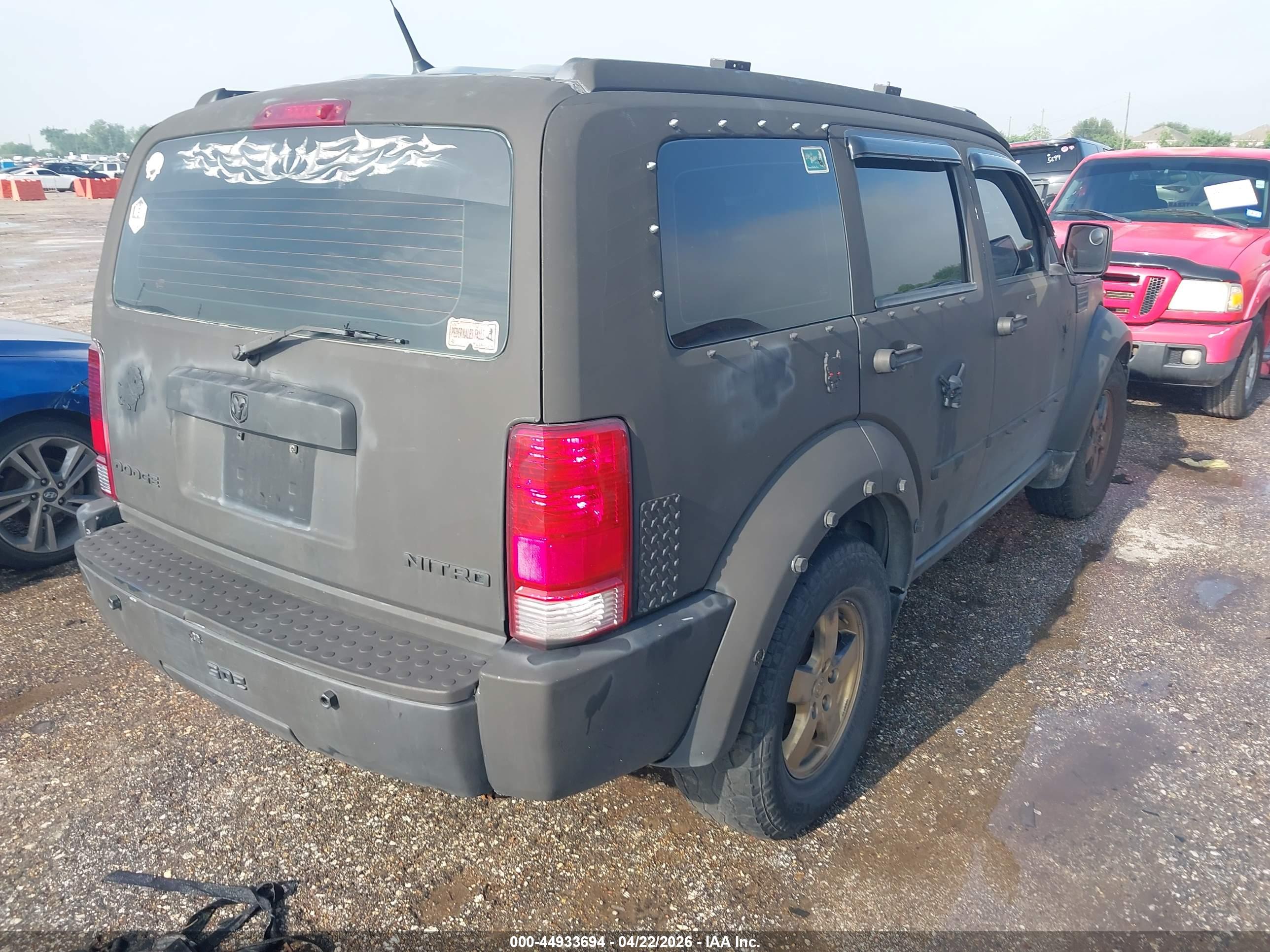 DODGE NITRO image 4