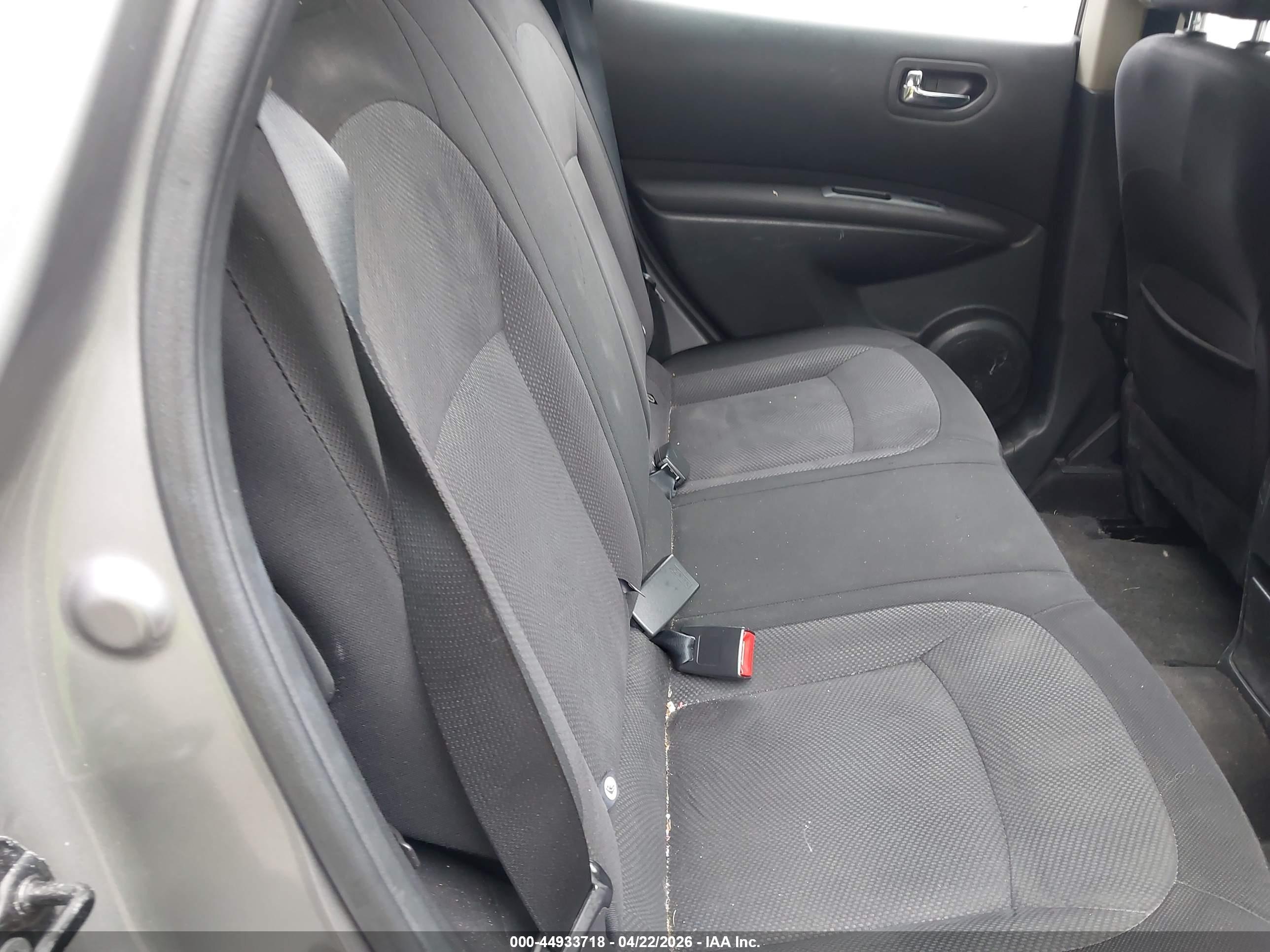 NISSAN ROGUE image 8
