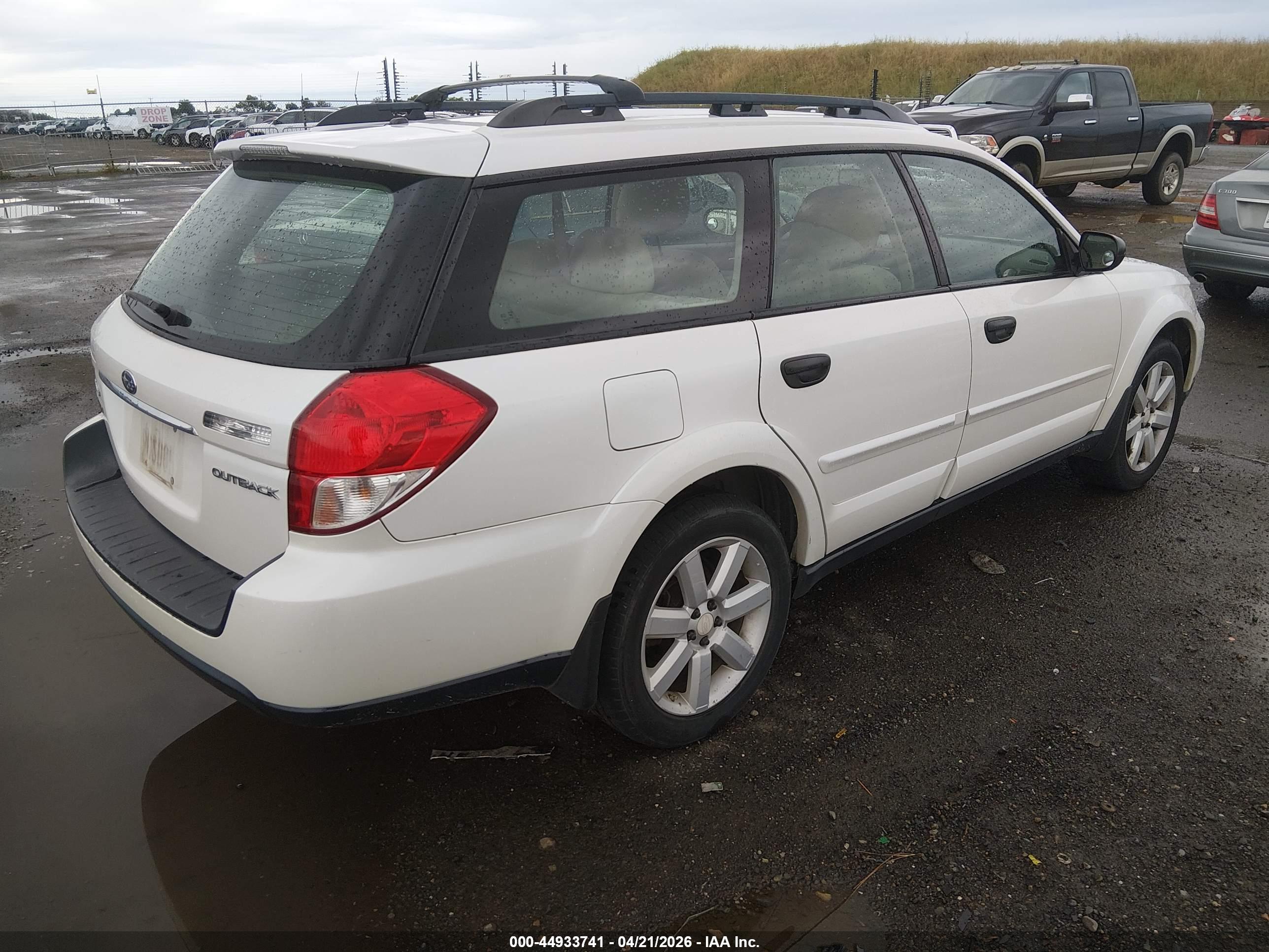 SUBARU OUTBACK image 4