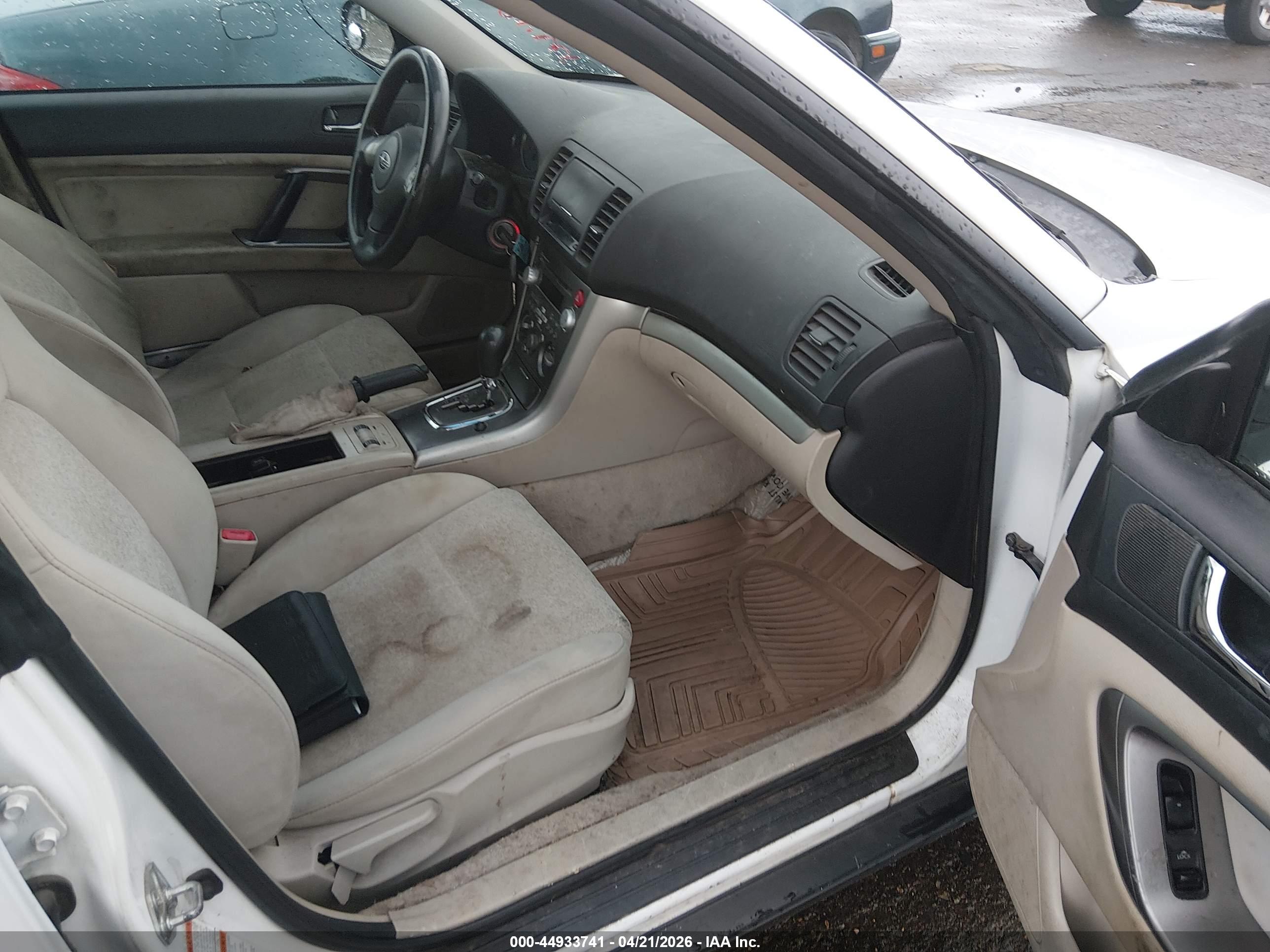 SUBARU OUTBACK image 5