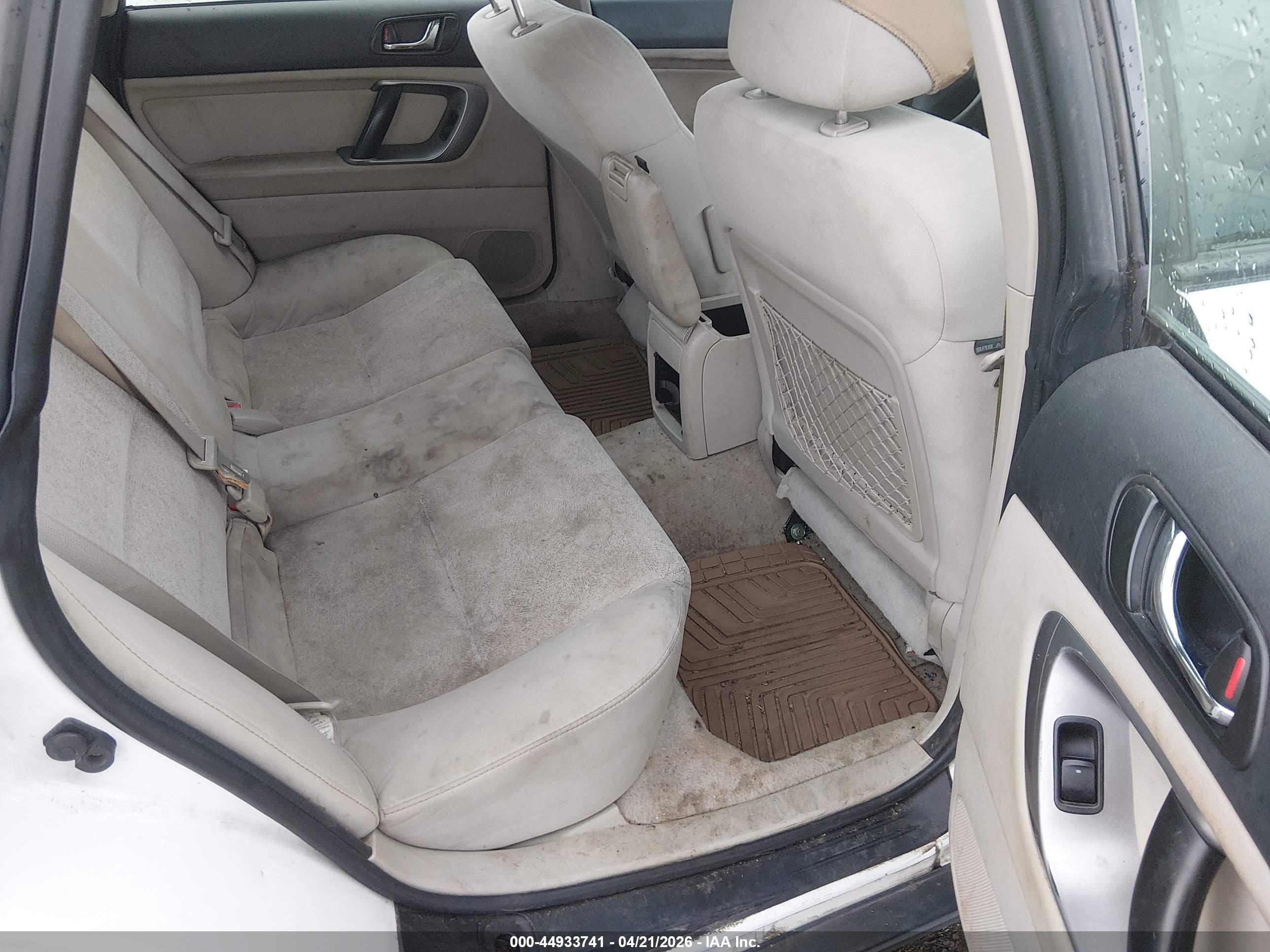 SUBARU OUTBACK image 8