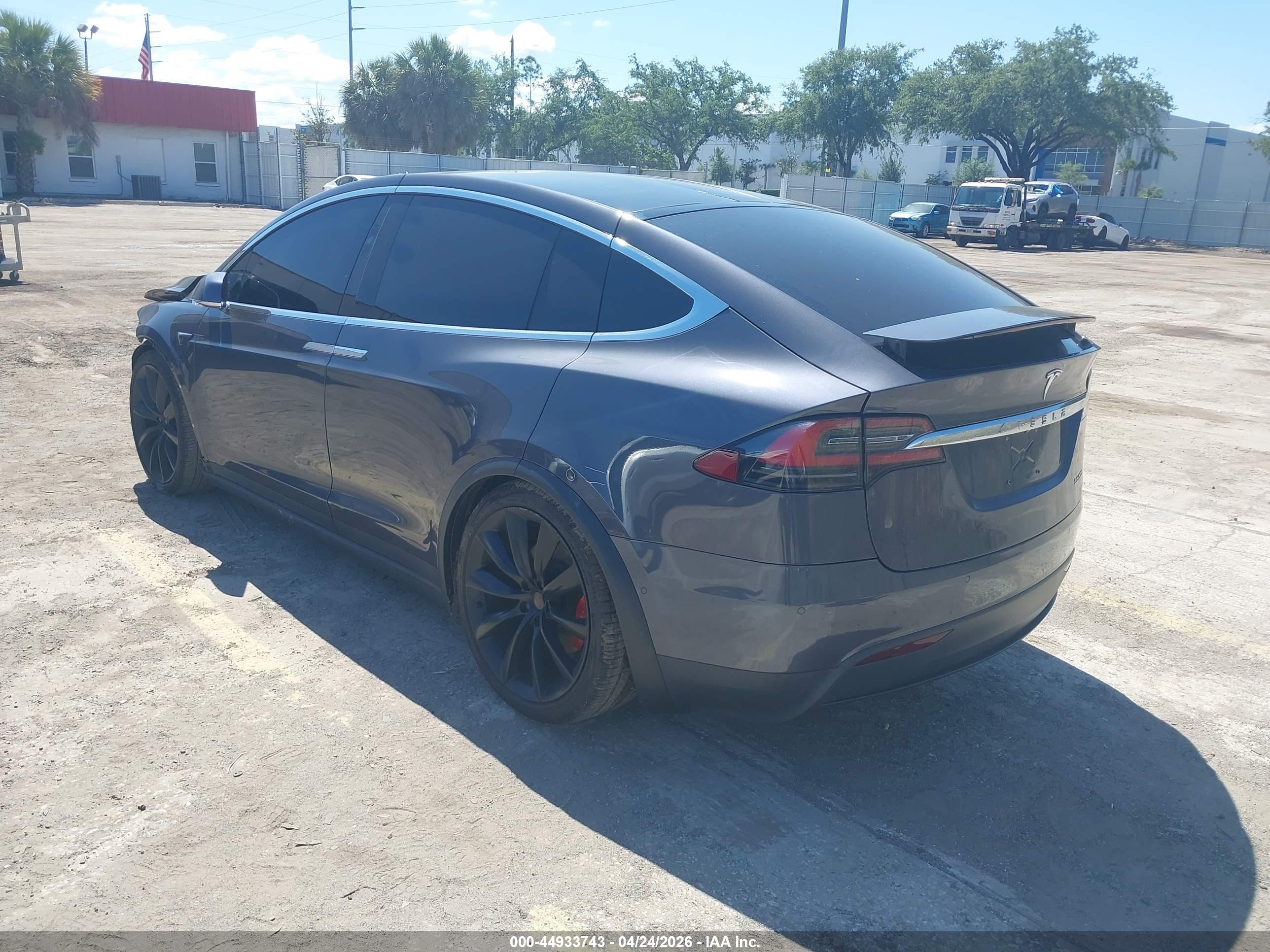 TESLA MODEL image 3