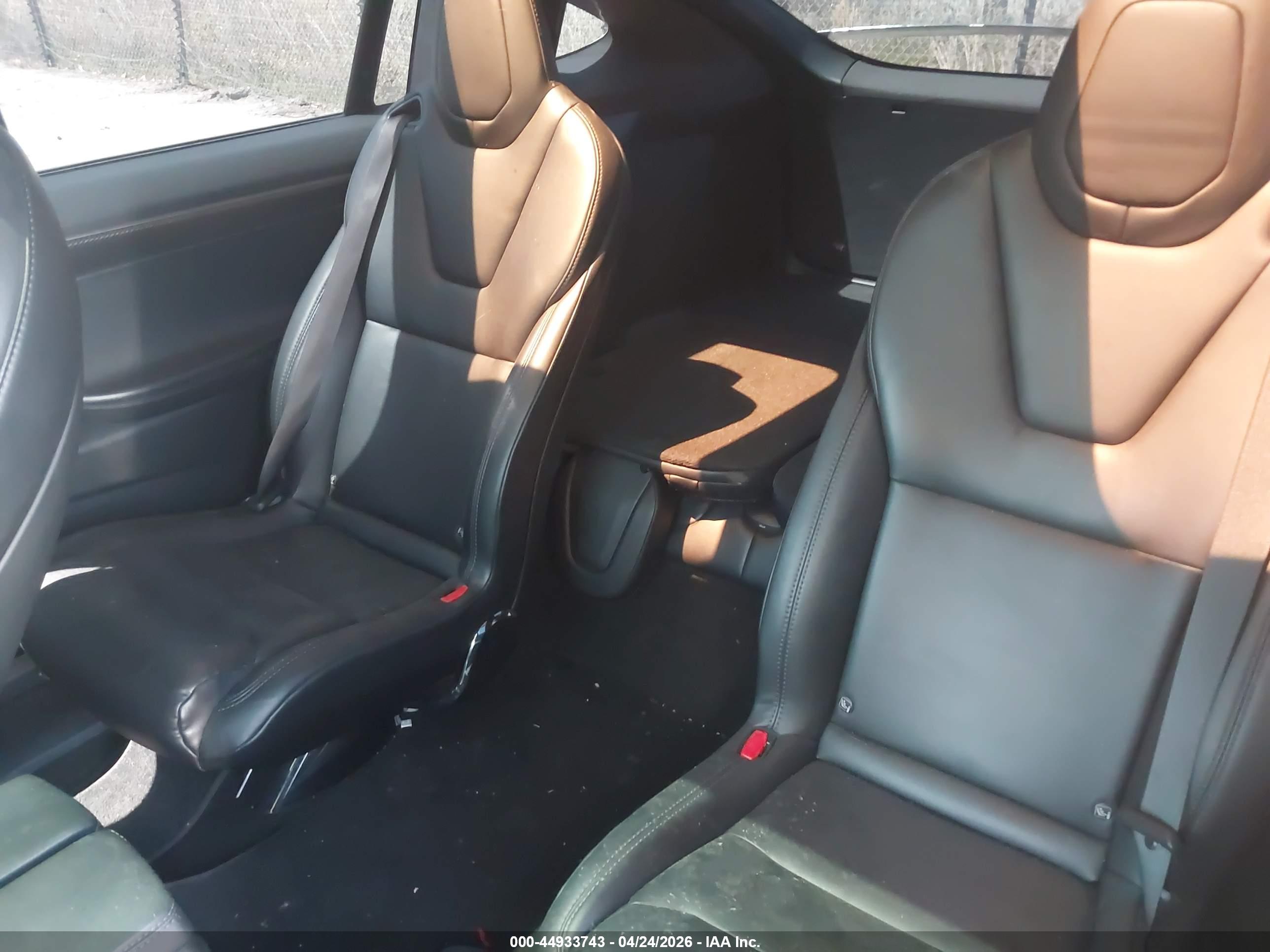 TESLA MODEL image 8