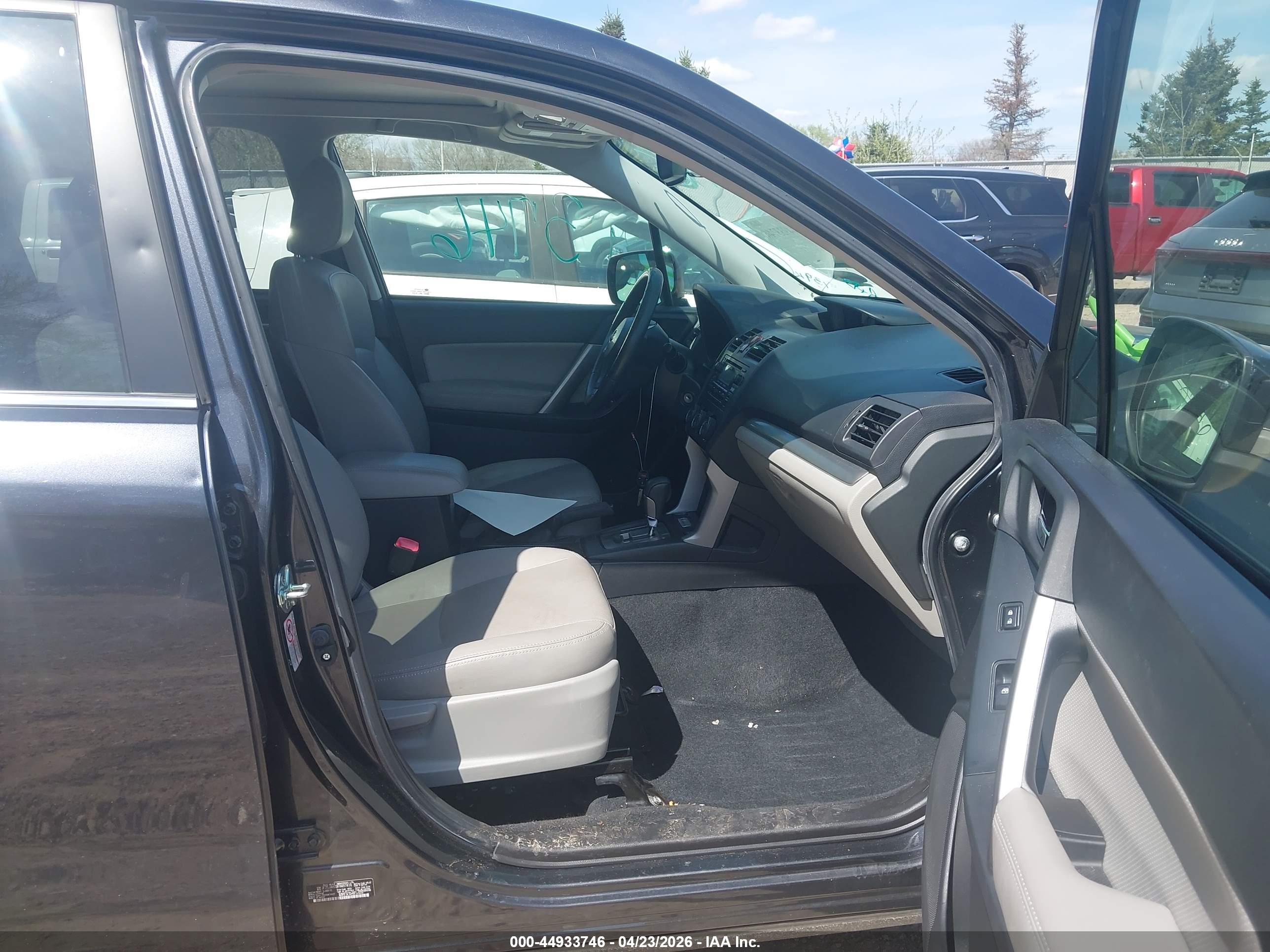 SUBARU FORESTER image 5