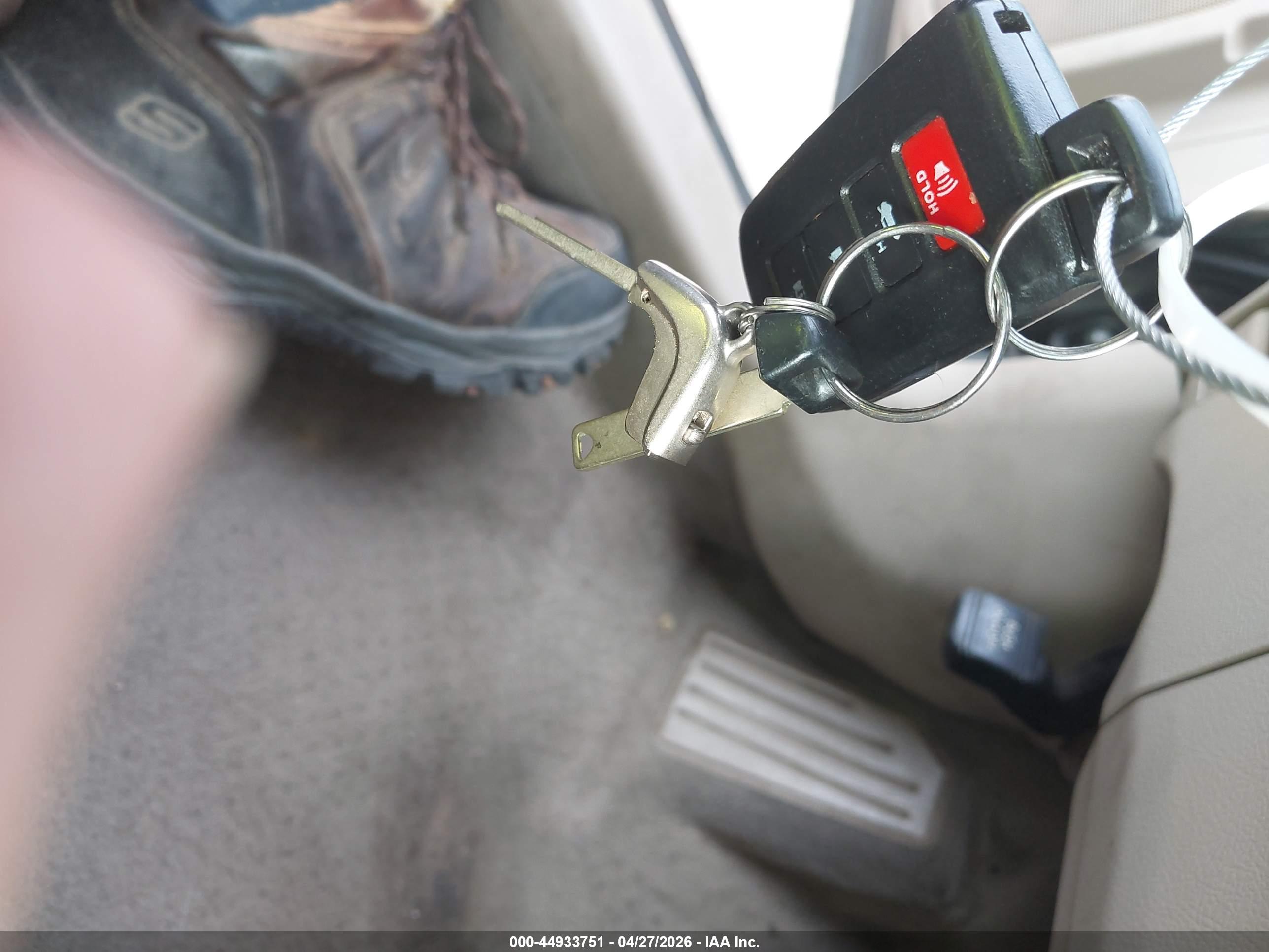 TOYOTA CAMRY image 11