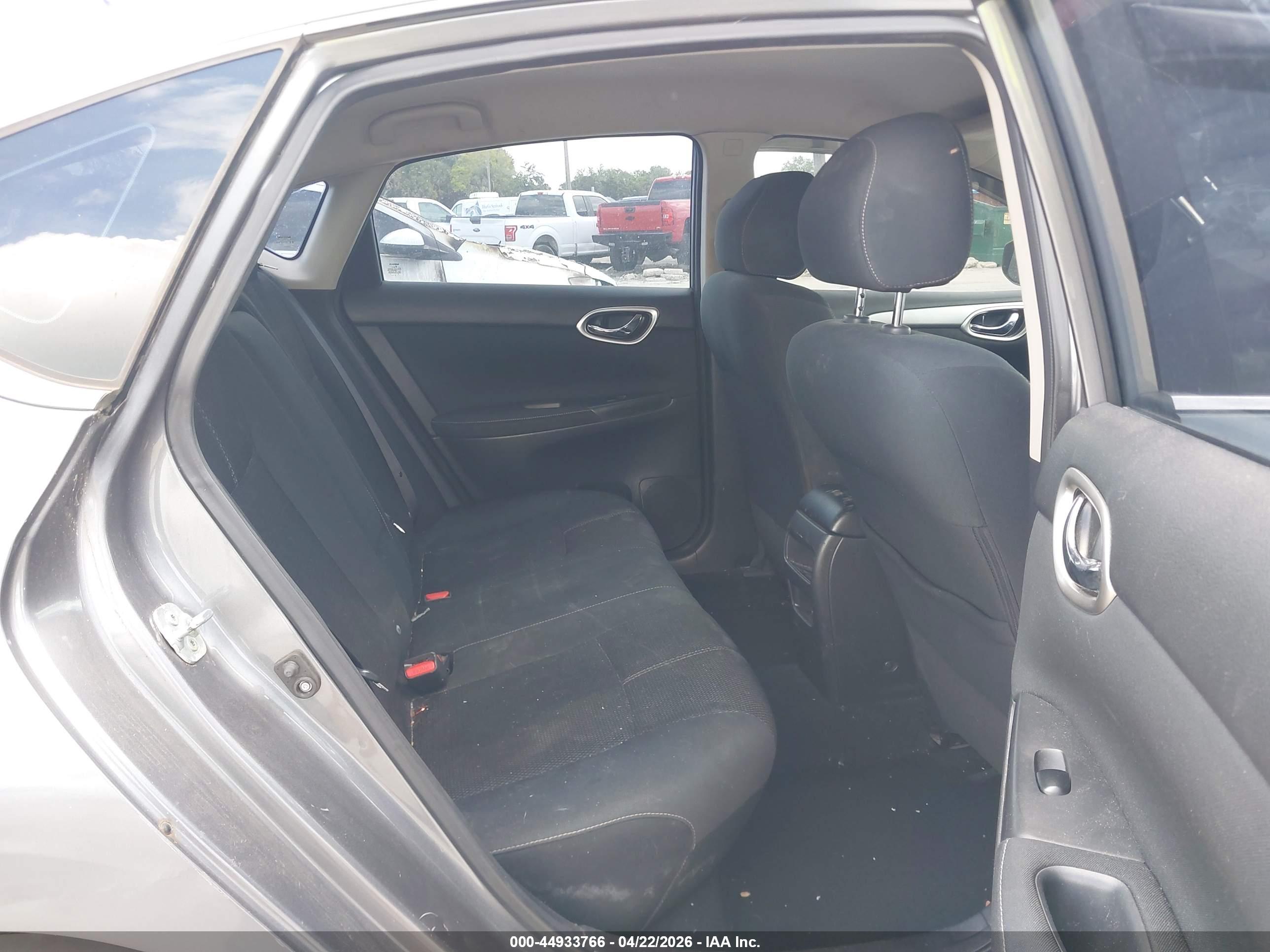 NISSAN SENTRA image 8