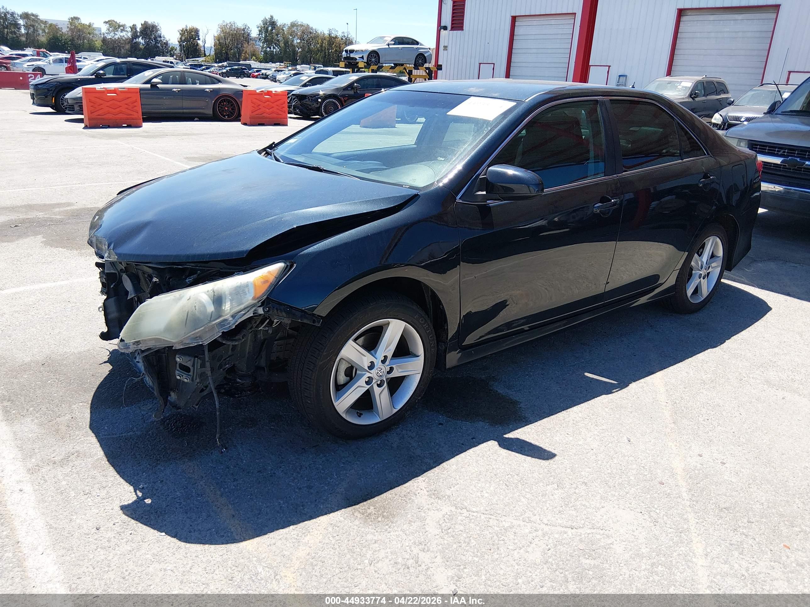 TOYOTA CAMRY image 2