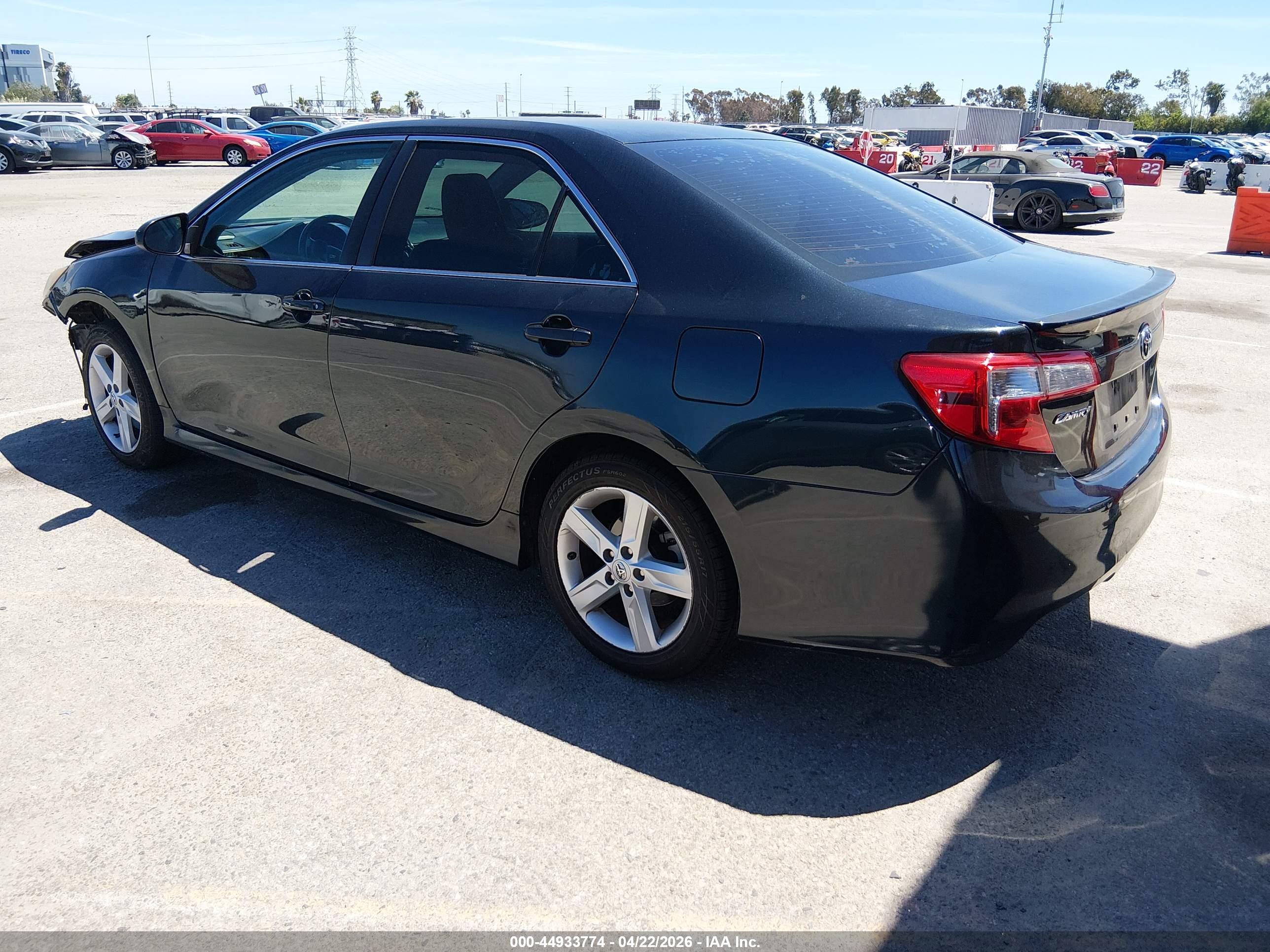 TOYOTA CAMRY image 3