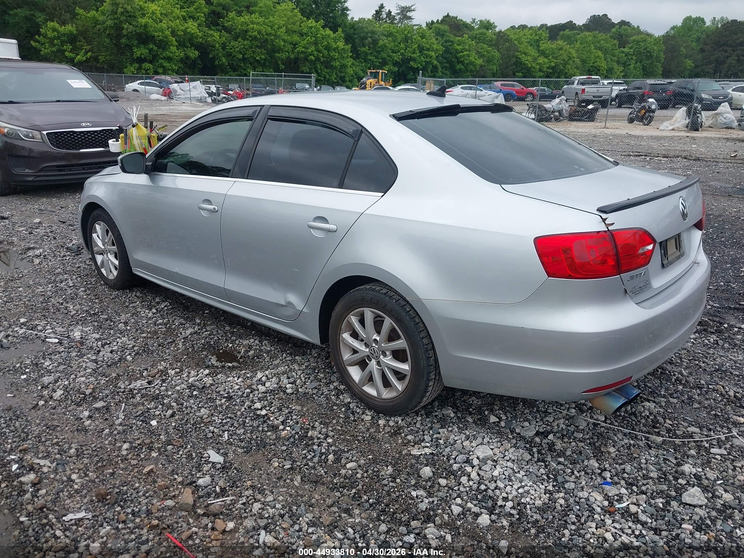 VOLKSWAGEN JETTA image 3
