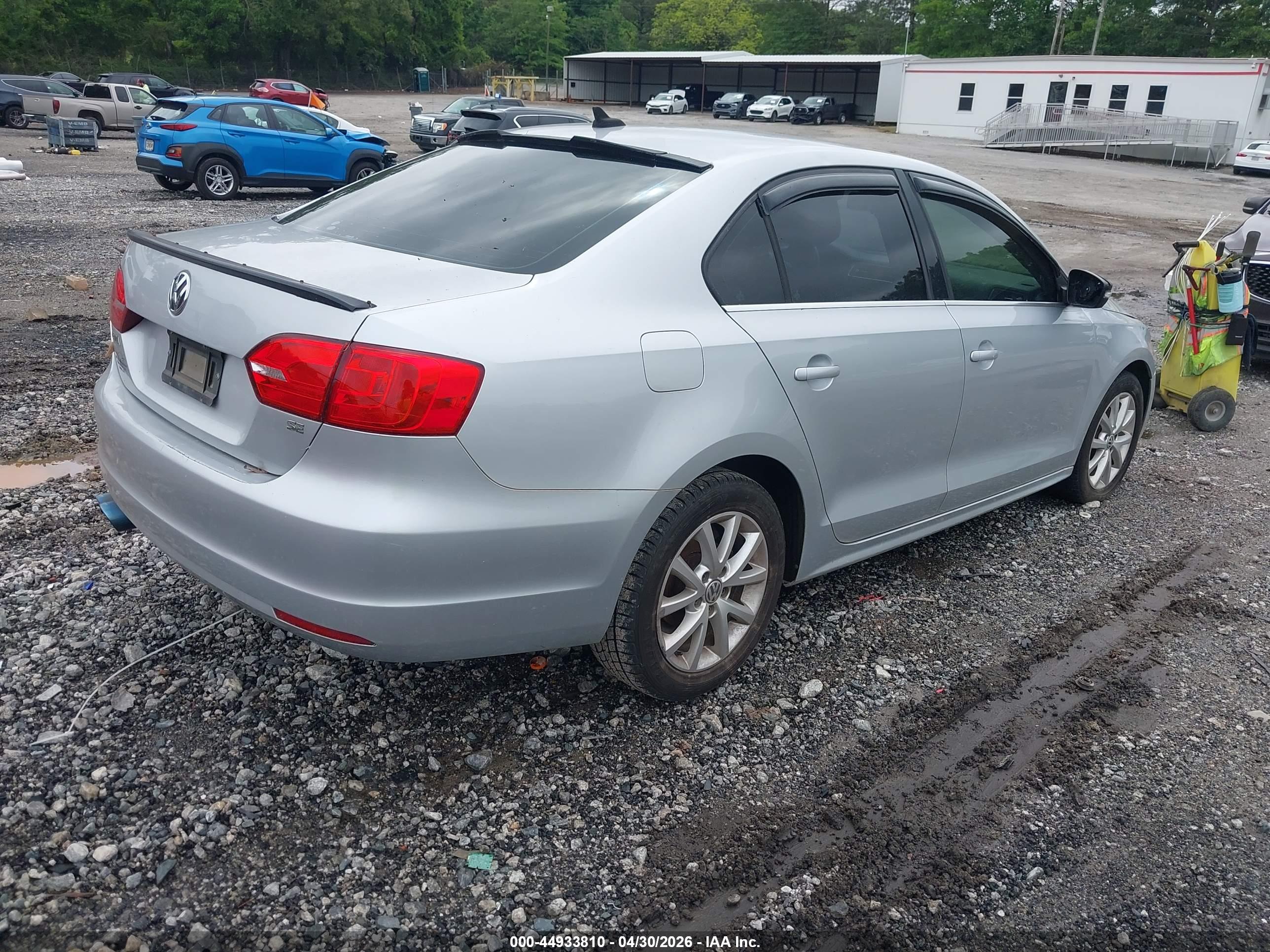 VOLKSWAGEN JETTA image 4