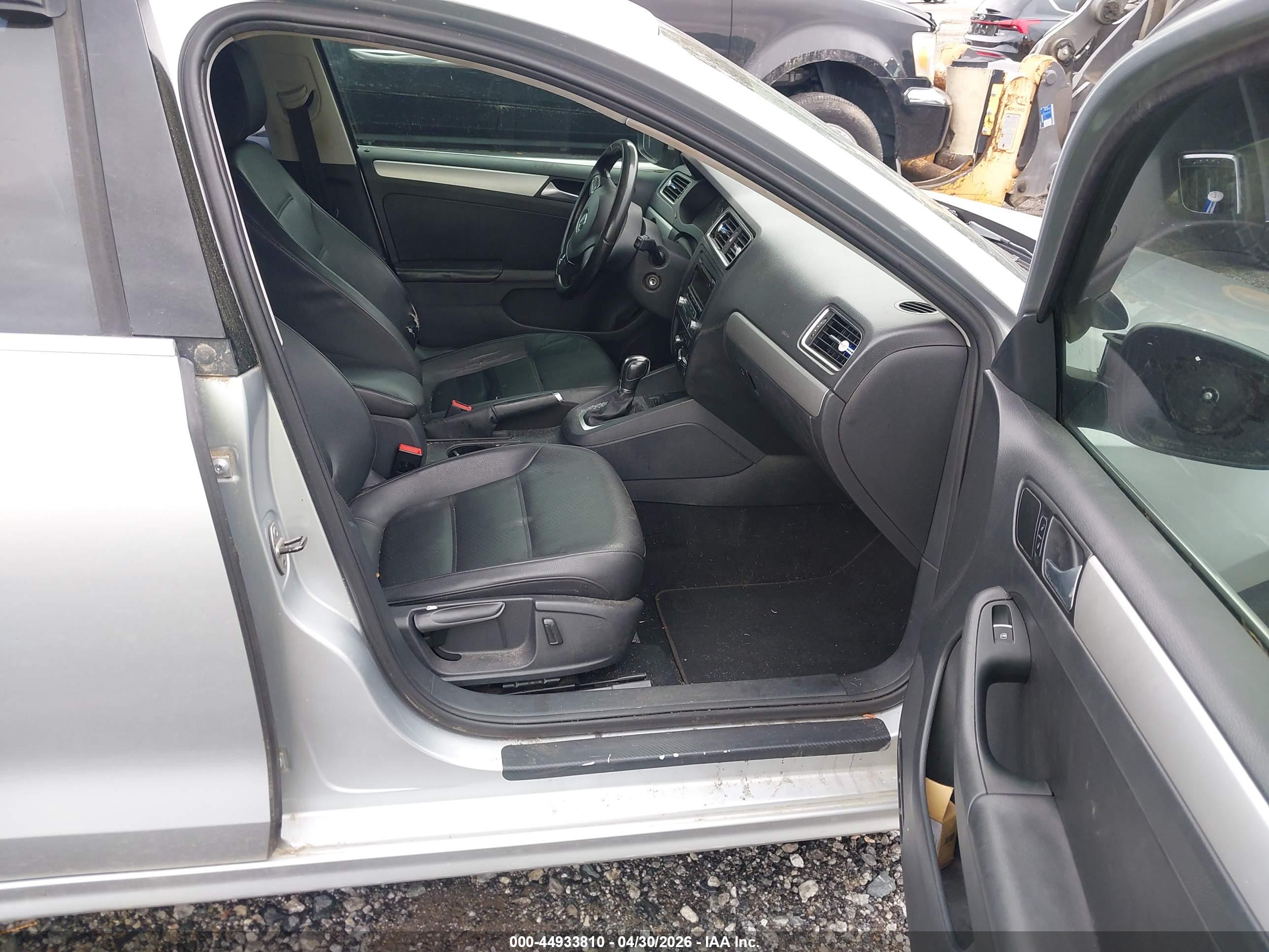 VOLKSWAGEN JETTA image 5