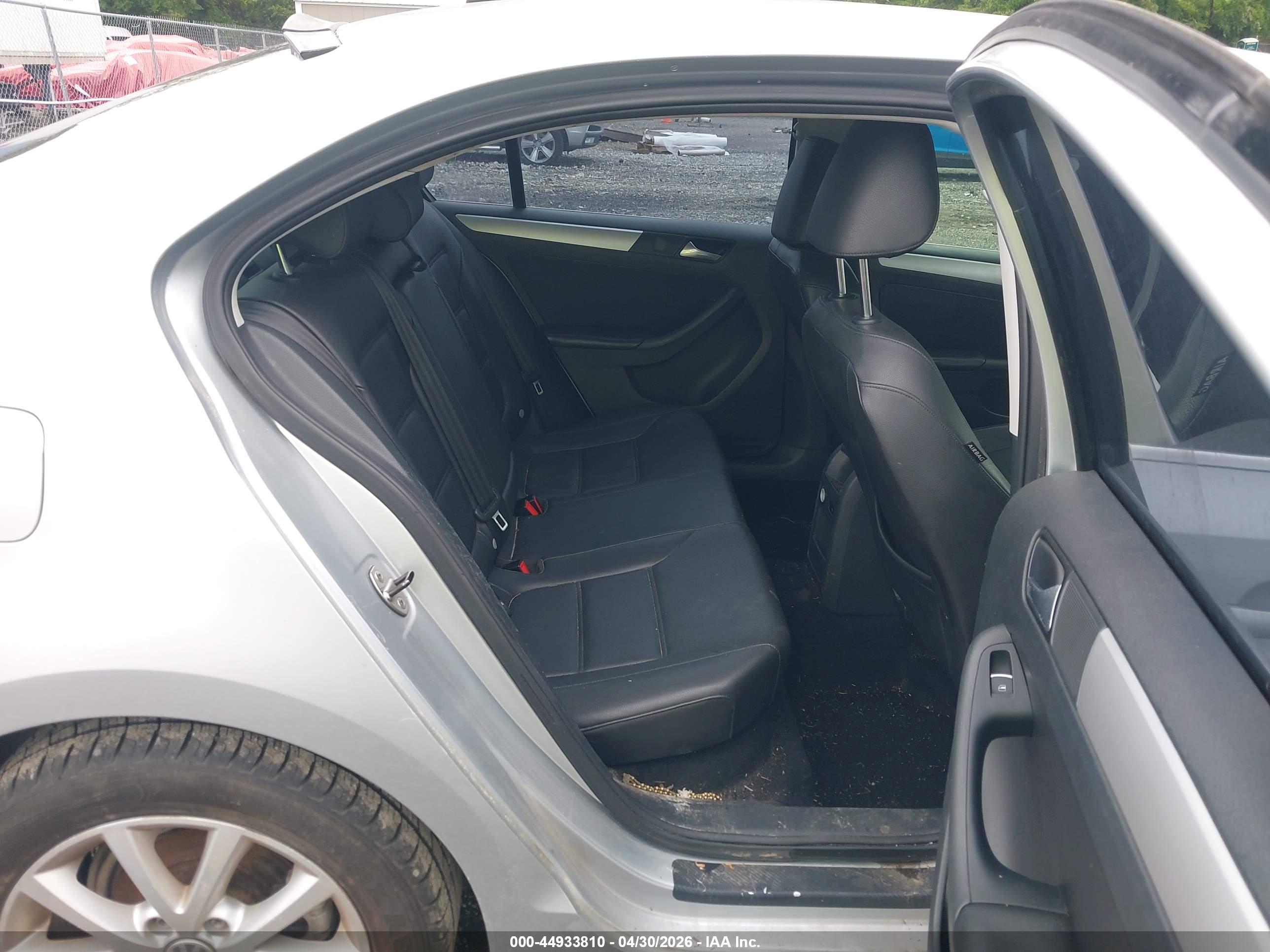VOLKSWAGEN JETTA image 8