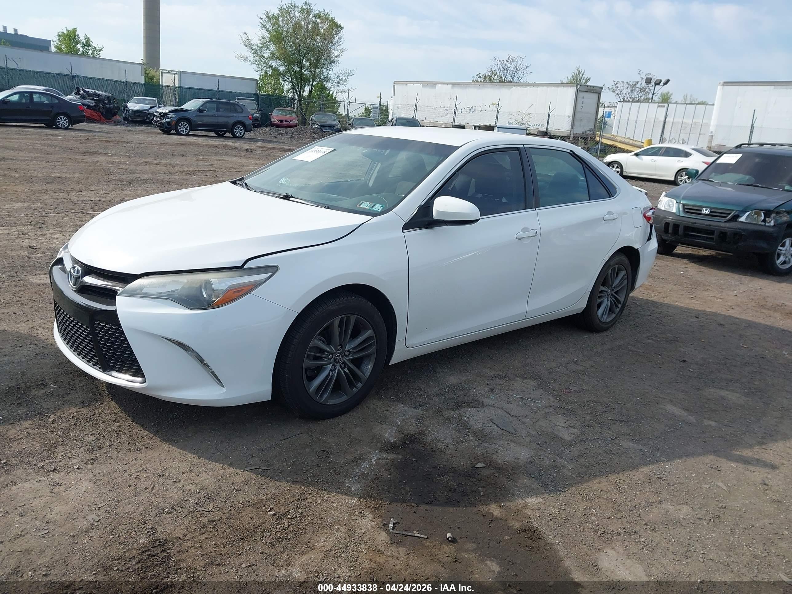 TOYOTA CAMRY image 2
