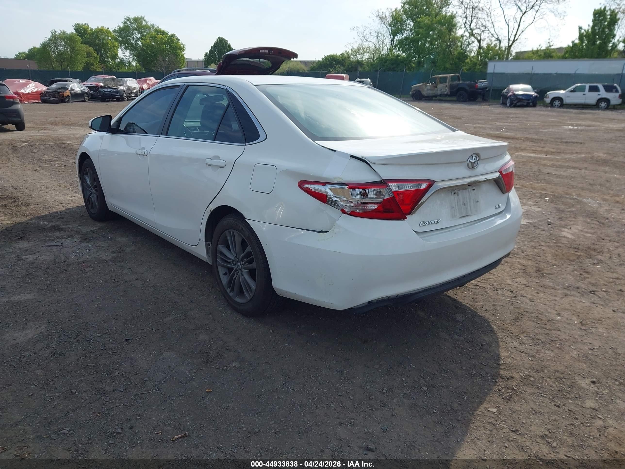 TOYOTA CAMRY image 3