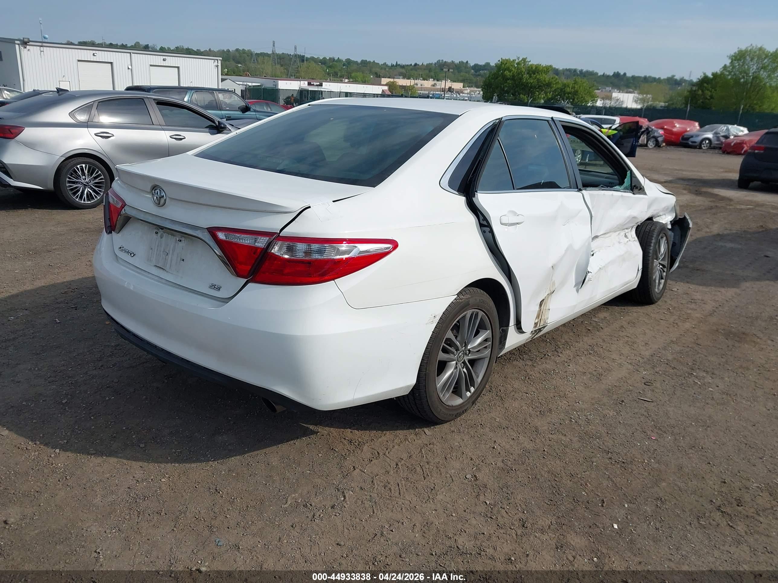 TOYOTA CAMRY image 4
