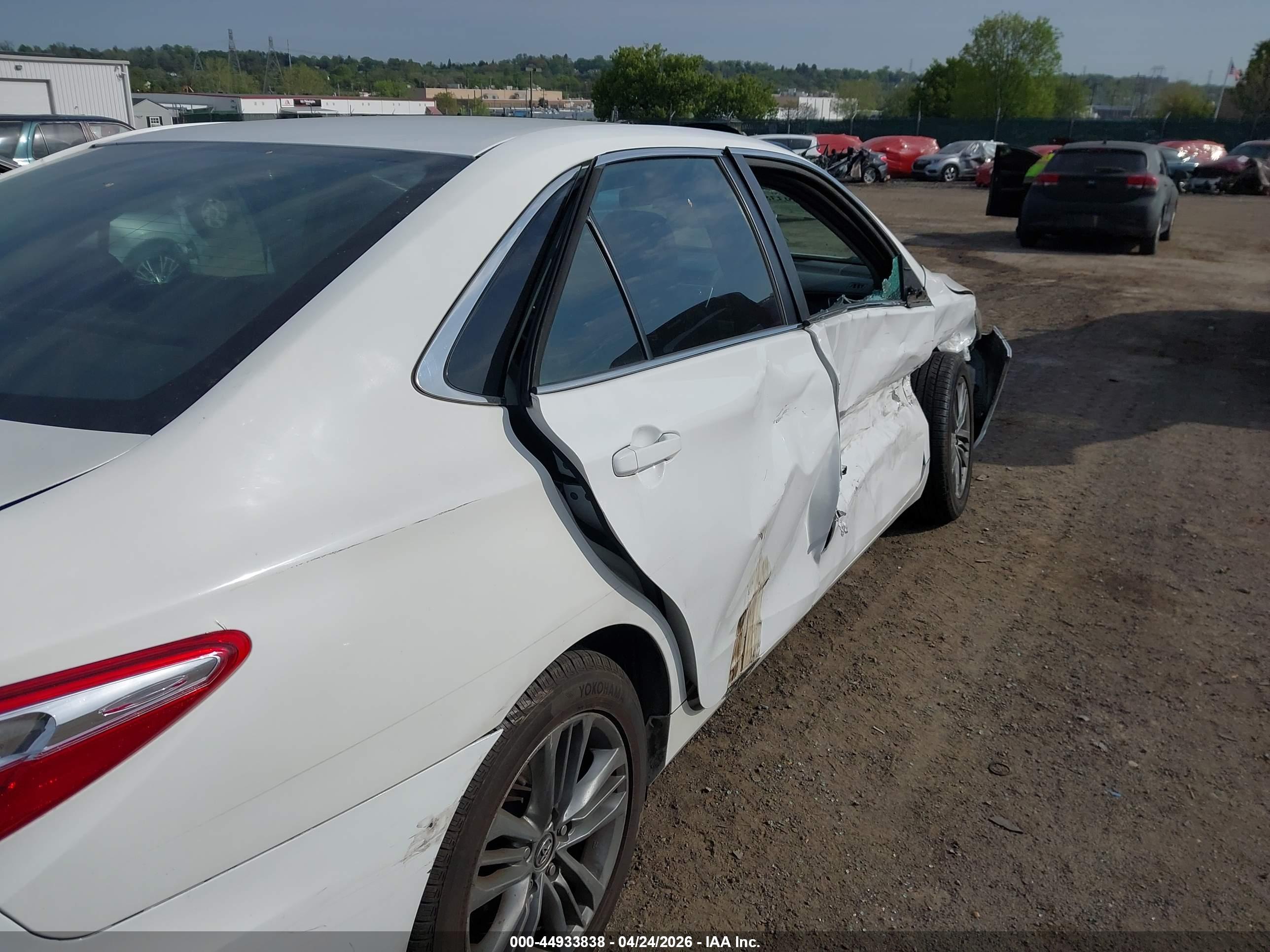 TOYOTA CAMRY image 6