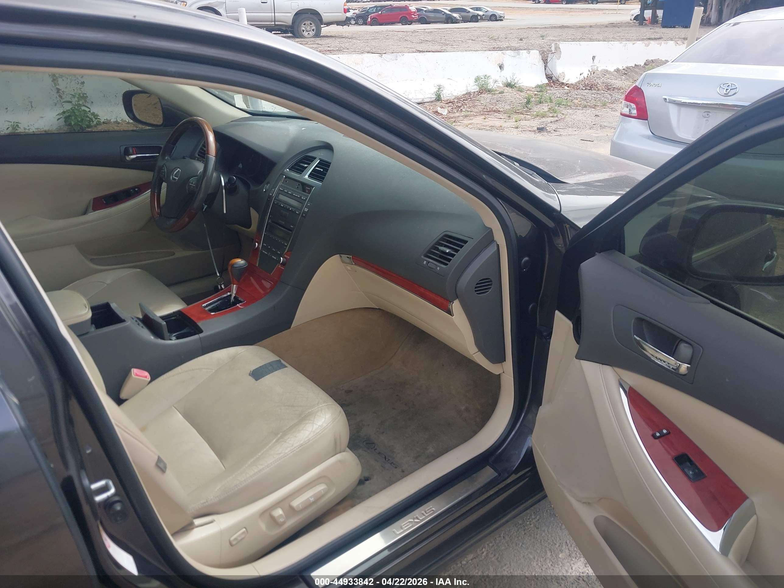 LEXUS ES image 5