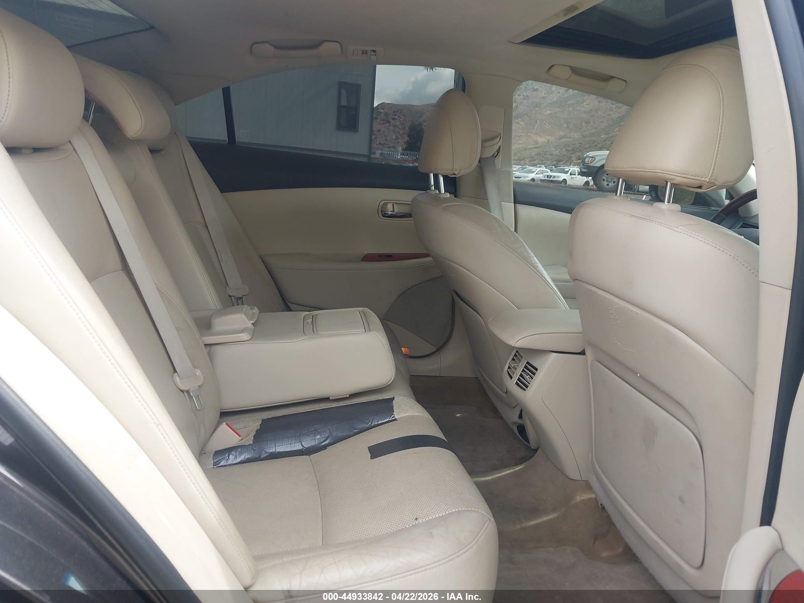 LEXUS ES image 8