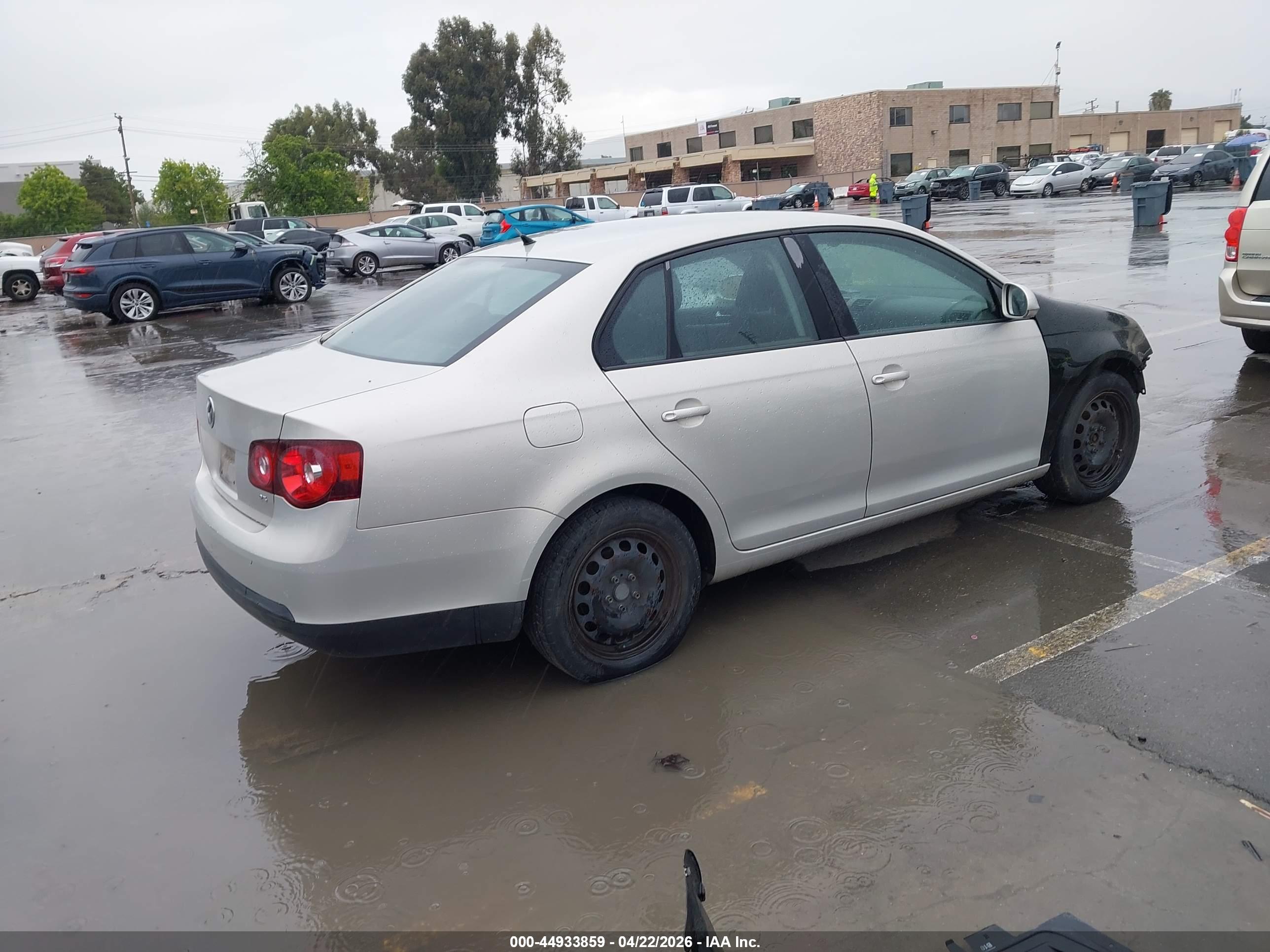 VOLKSWAGEN JETTA image 4