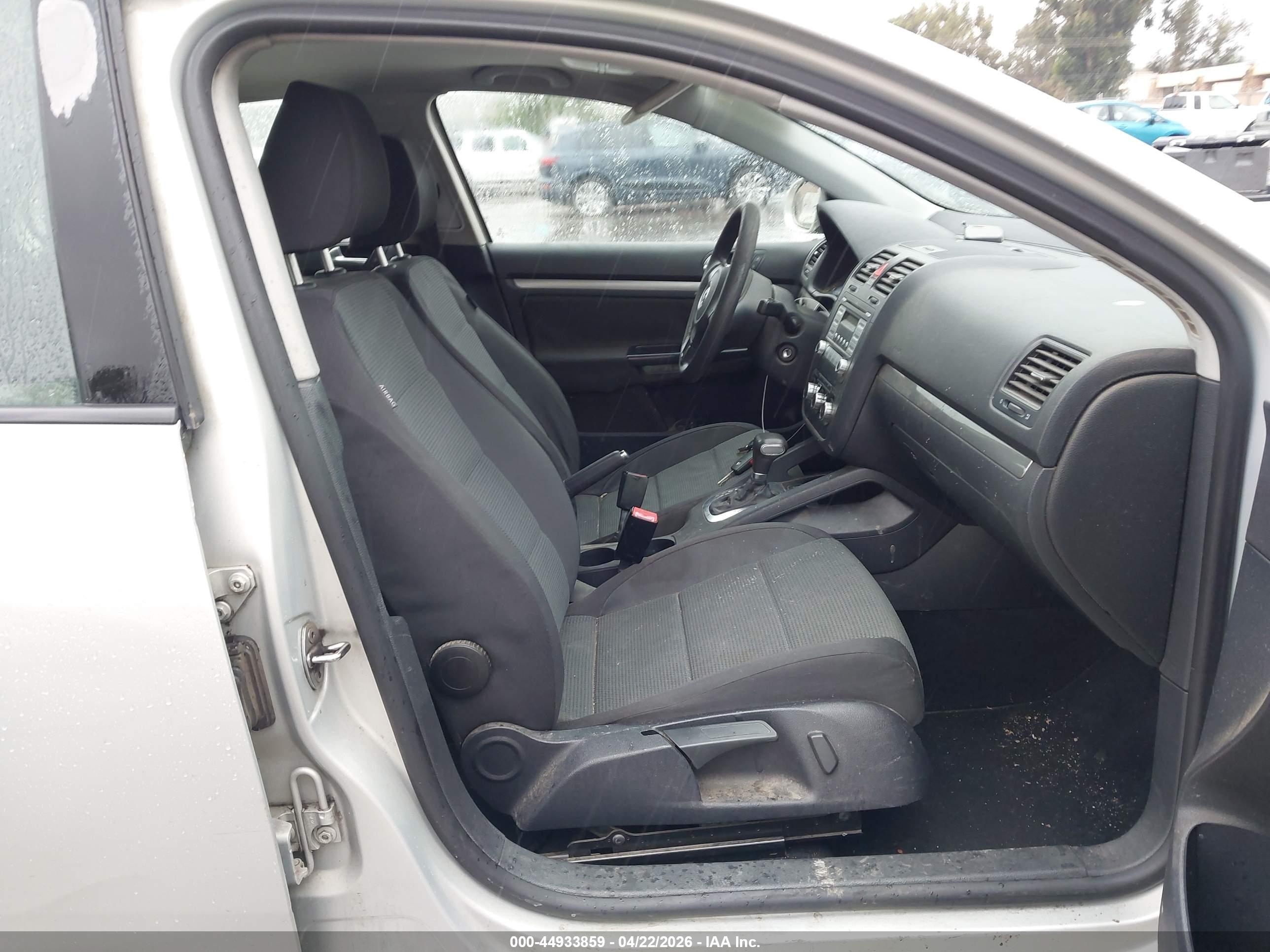 VOLKSWAGEN JETTA image 5