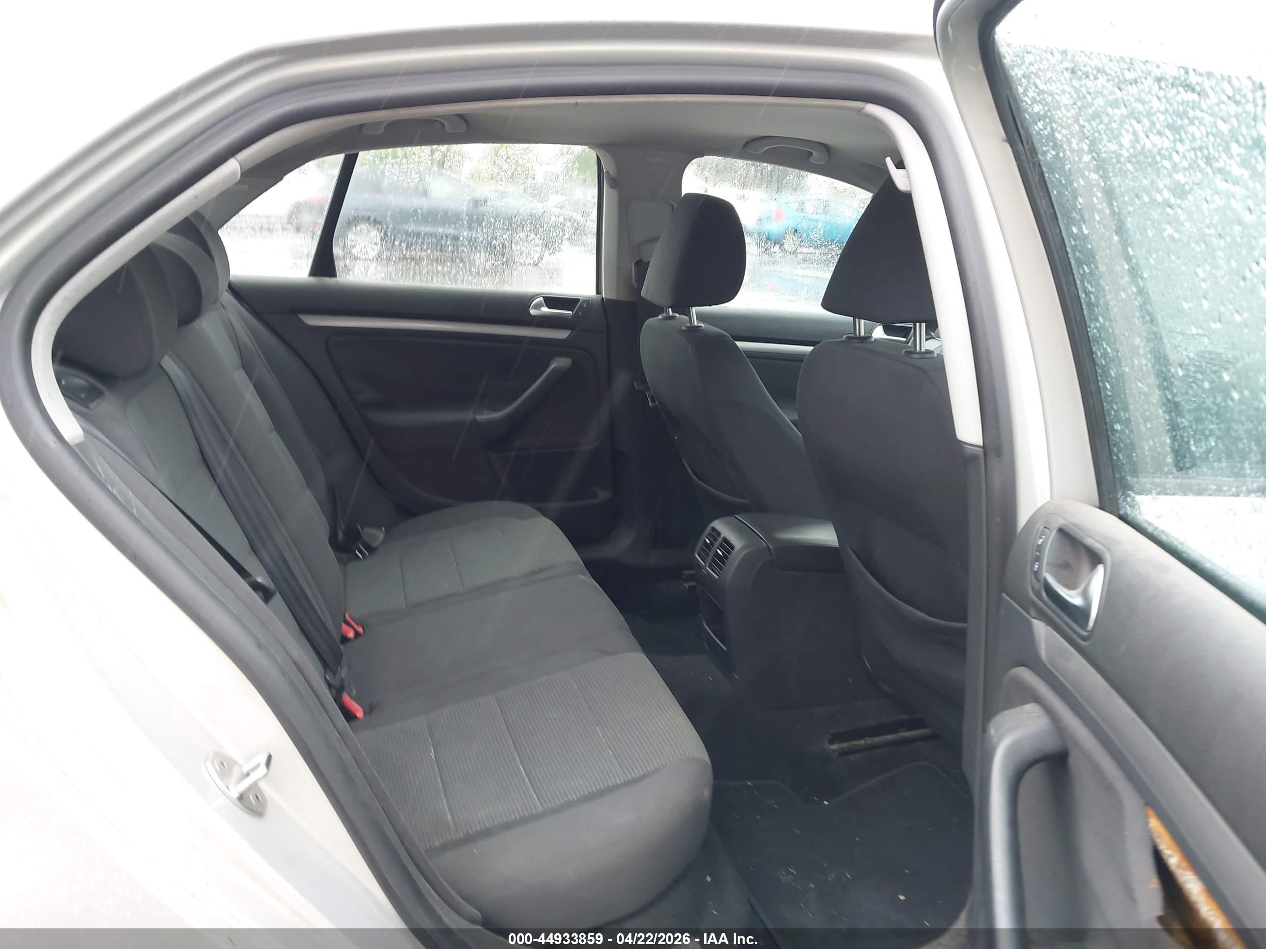 VOLKSWAGEN JETTA image 8
