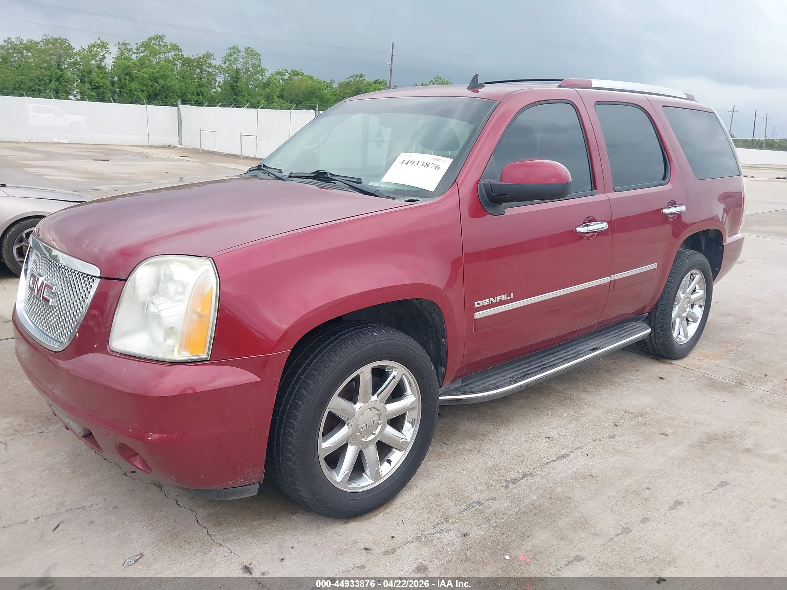GMC YUKON image 2