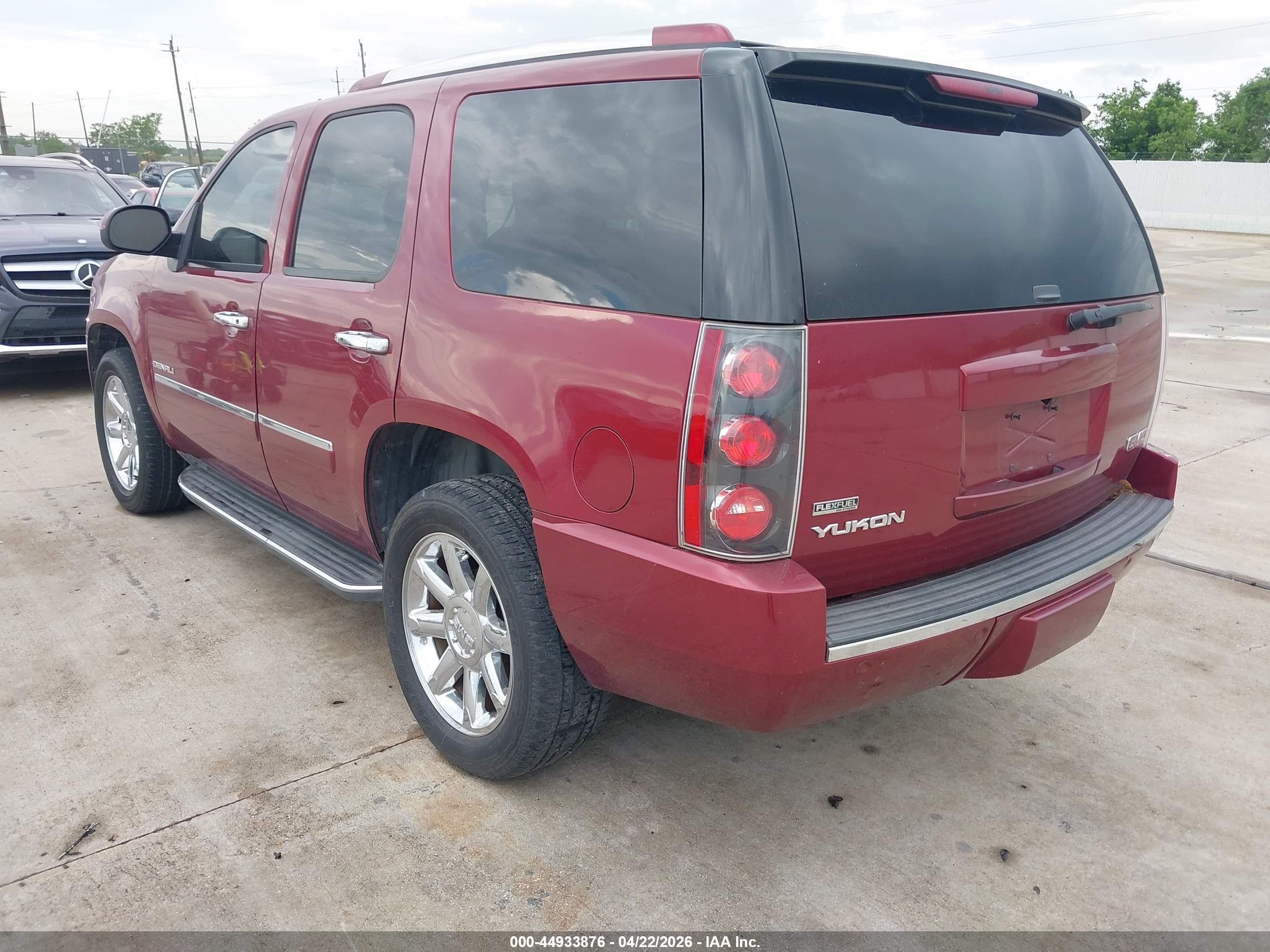GMC YUKON image 3