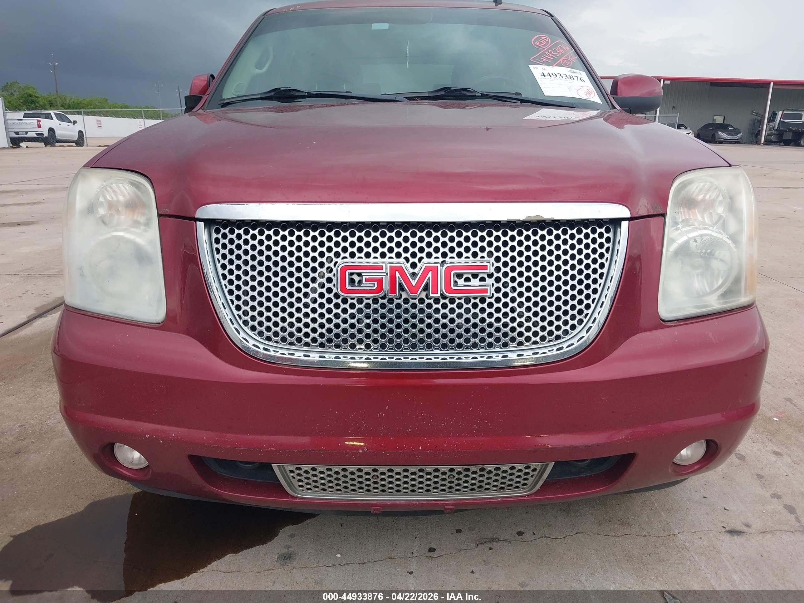 GMC YUKON image 6