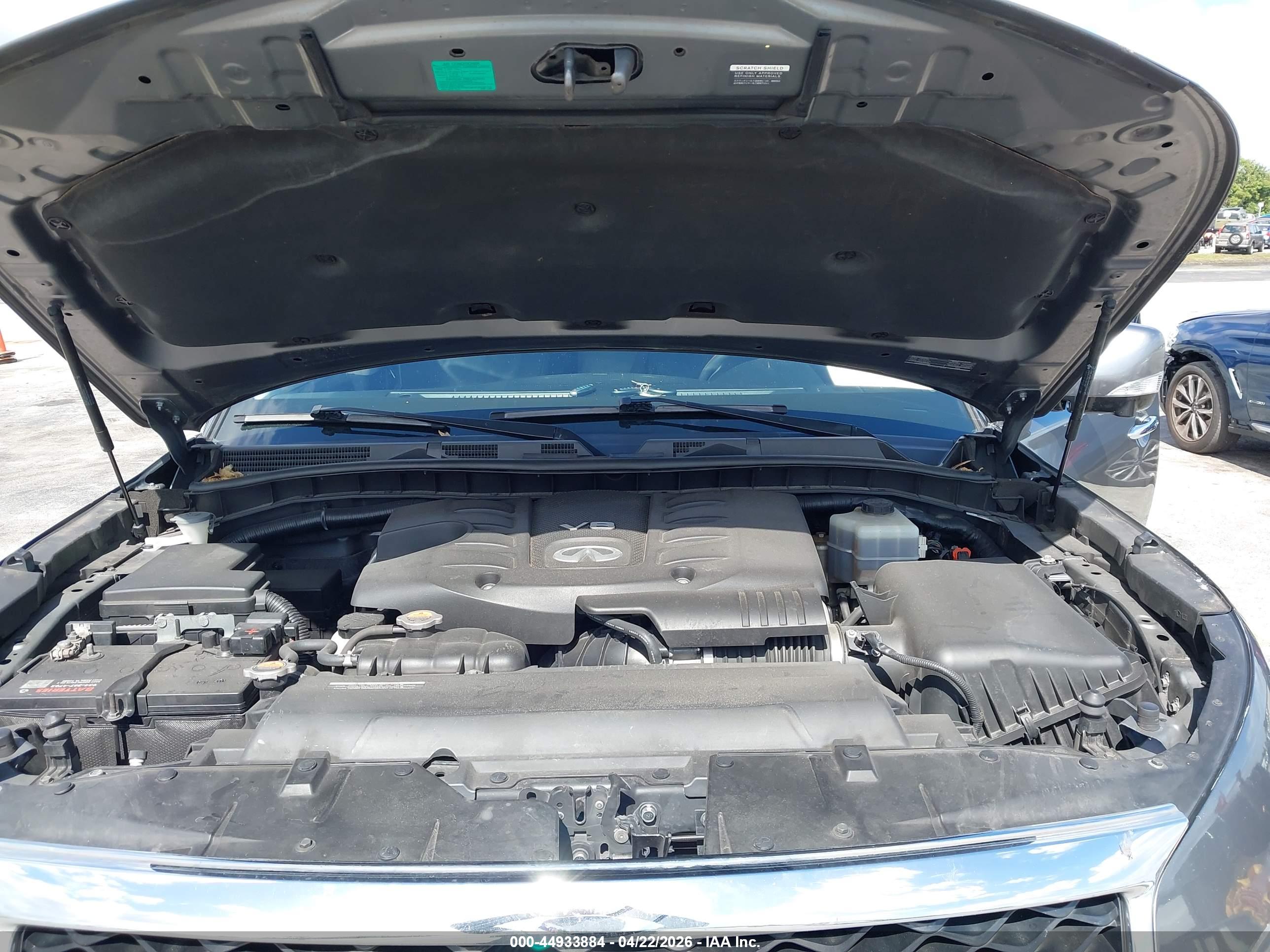 INFINITI QX80 image 10