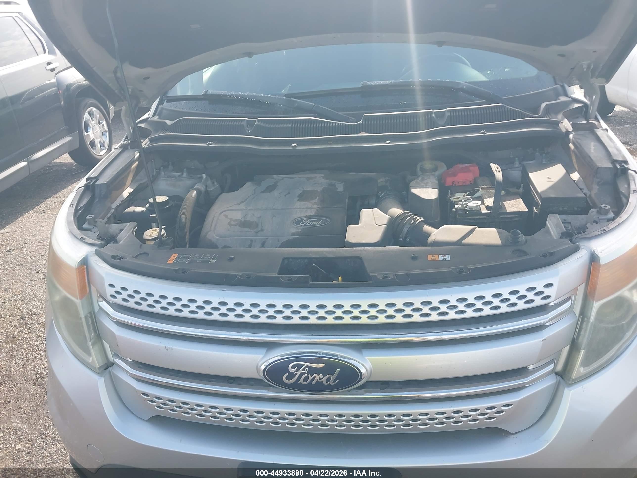 FORD EXPLORER image 10