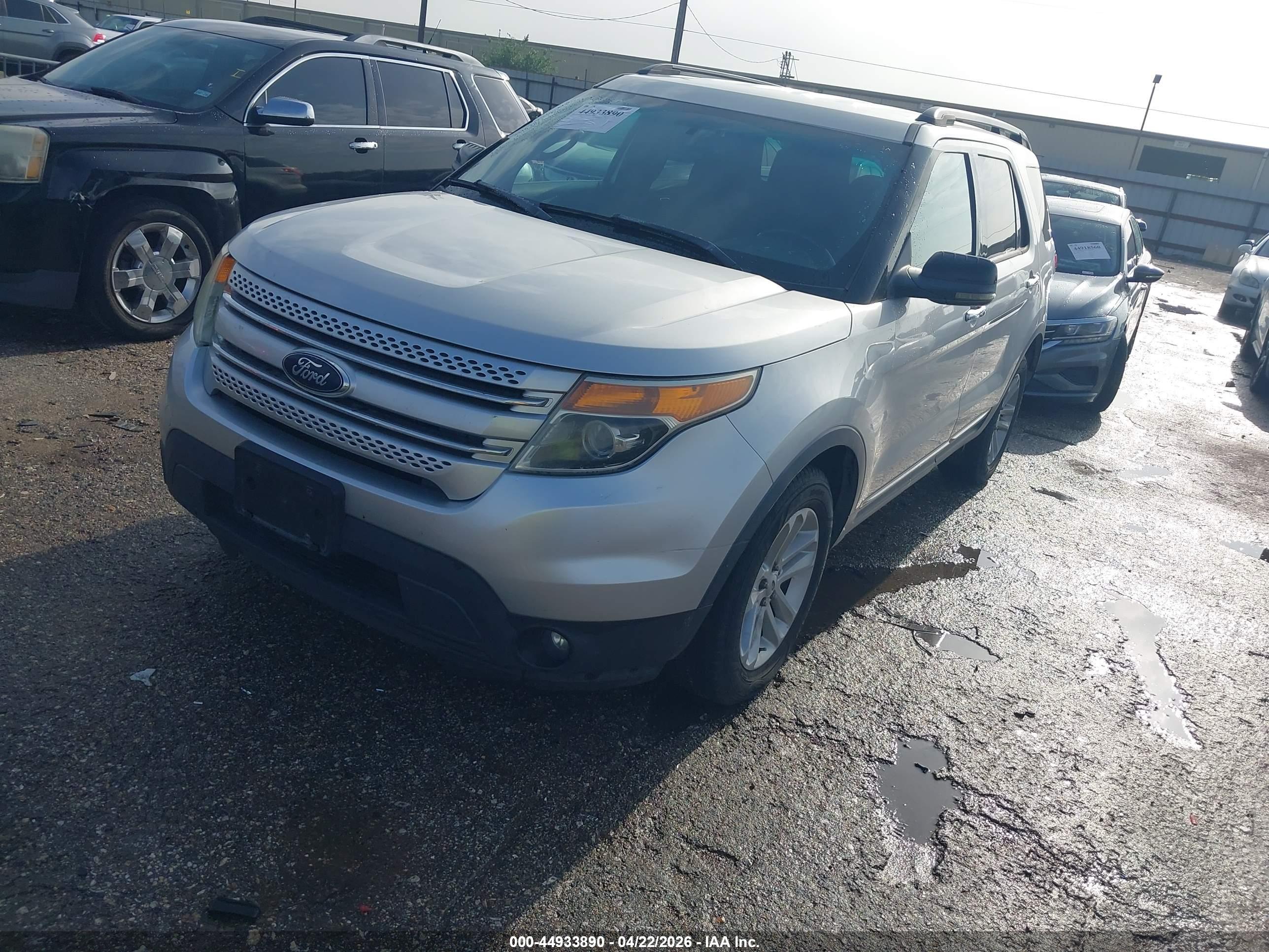 FORD EXPLORER image 2