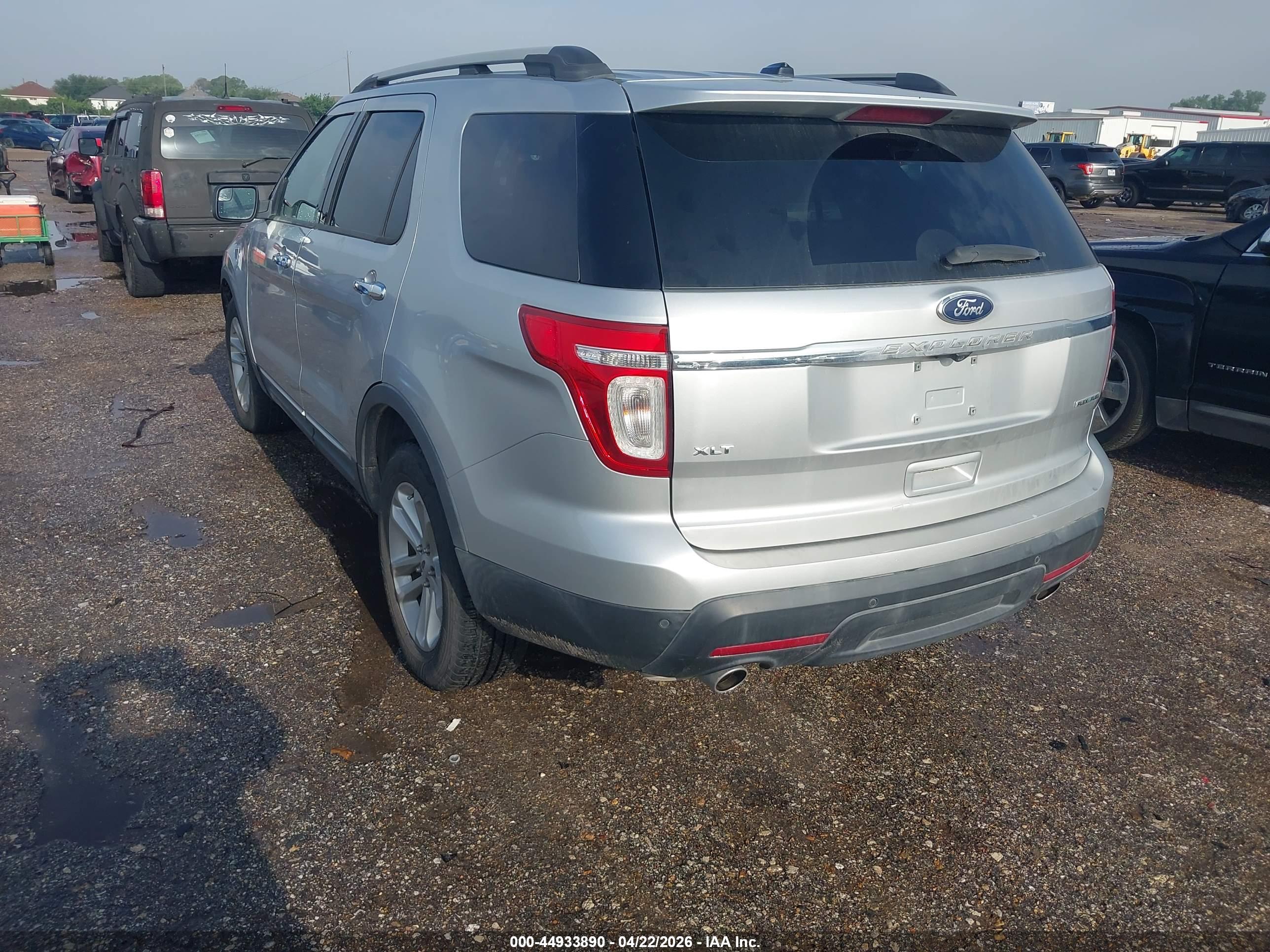 FORD EXPLORER image 3